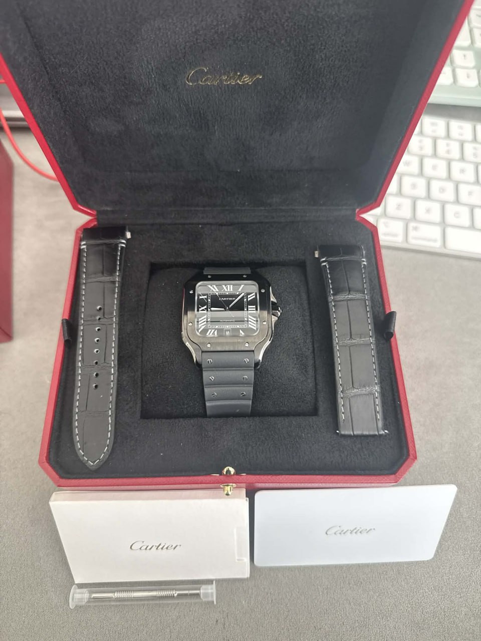 May be an image of digital watch and text that says 'Carser Caur F Cartier Ciutier'