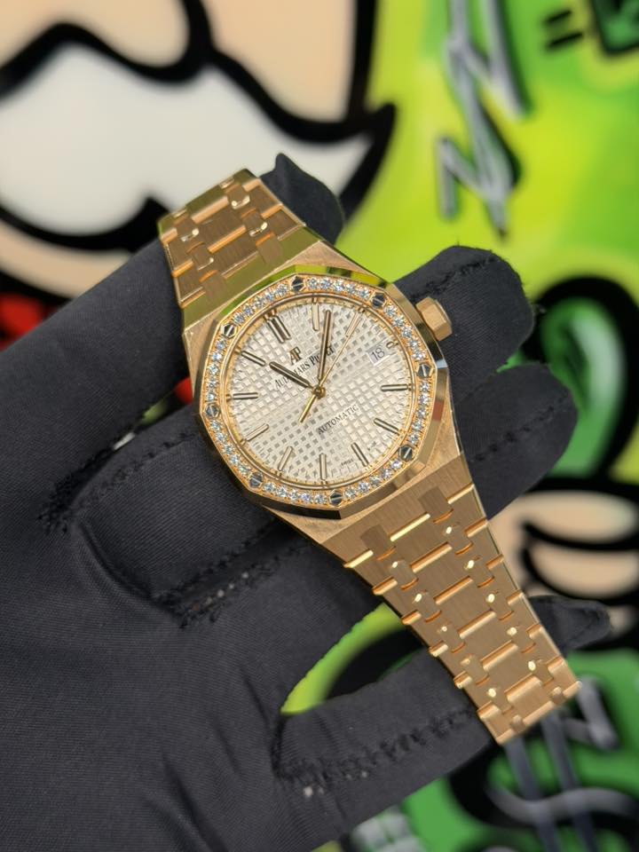 May be an image of wrist watch and text that says 'I Un AP ARS 90 AUTOM ΑΥΤΟΜΑΙ a 久'