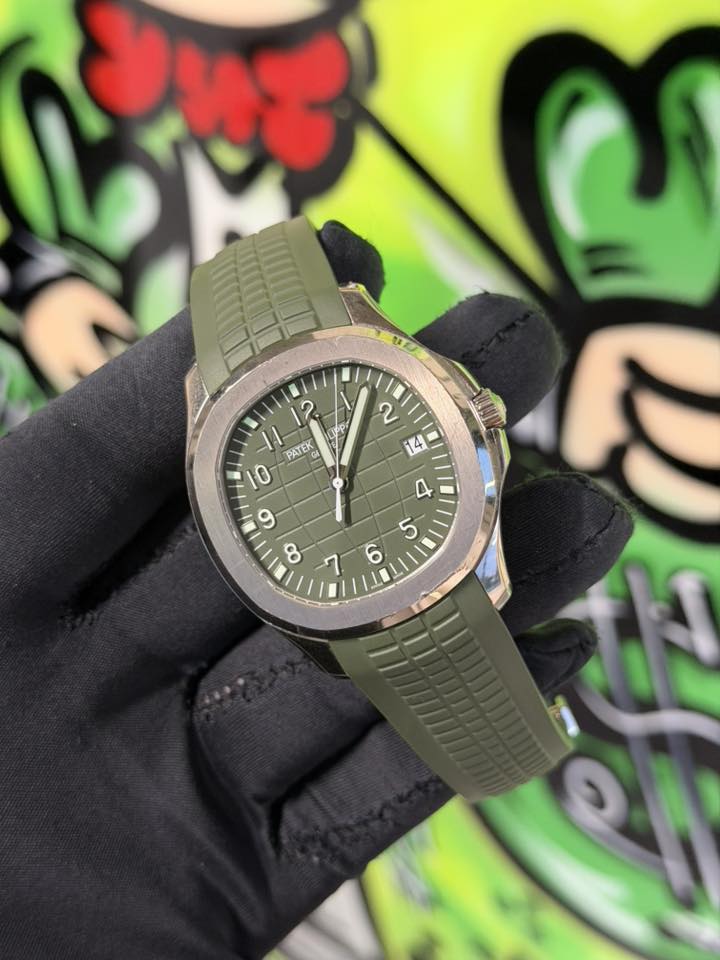 May be an image of wrist watch and text that says '2 Lp p 2 A4I PATEK 小'