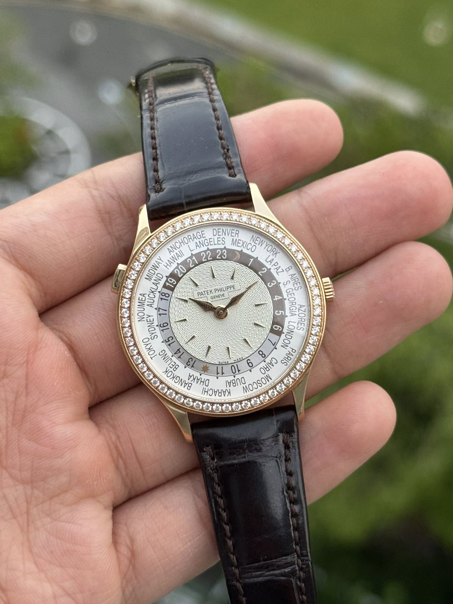 May be an image of wrist watch and text that says 'PATEK HILIPPE GENEYE ANCHORAGE 22 23 DENVER LANGELES MEXI" EWYORK MIDWA HAWAI 20 AWAIl LAPAZ នរា TOKYSYDNEY SYDNEY 6 5 5 時れ…