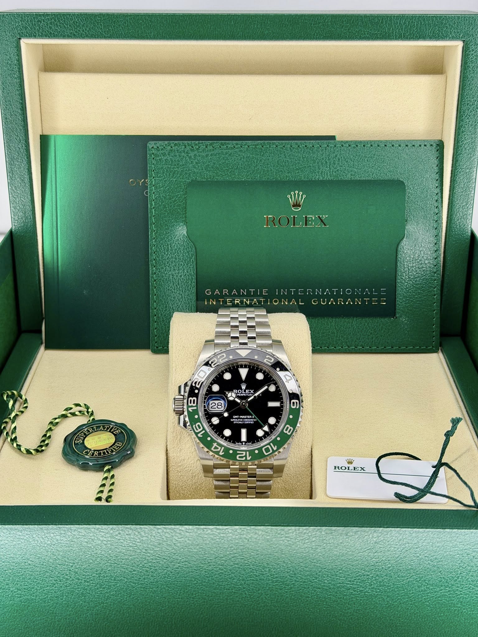 May be an image of wrist watch and text that says 'Wi ROLEX IL LEX TEX GARANTIE GARANTIEINTERNATIONA INTERNATIONALE INTERNATIONALGUARANTEI ONAL GUARANT IN TERNAT TERNATIONAL 2…