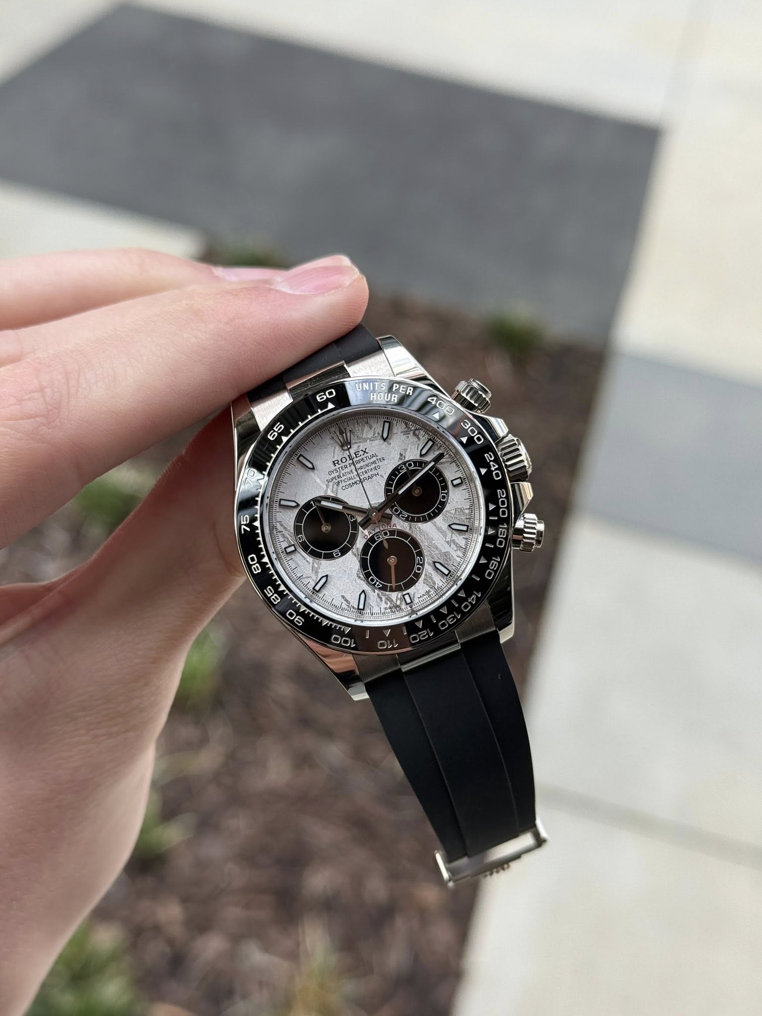 May be an image of wrist watch and text that says '60 UNITS 매의의 UNITSPER PER HOUR 65 LOPU 40 C BIL TtO ت ॥ 80 35 0 ل BS 06'
