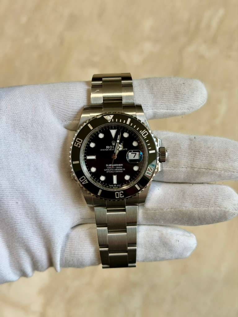May be an image of wrist watch and text that says '50 10 7 PAARINE 20 S'