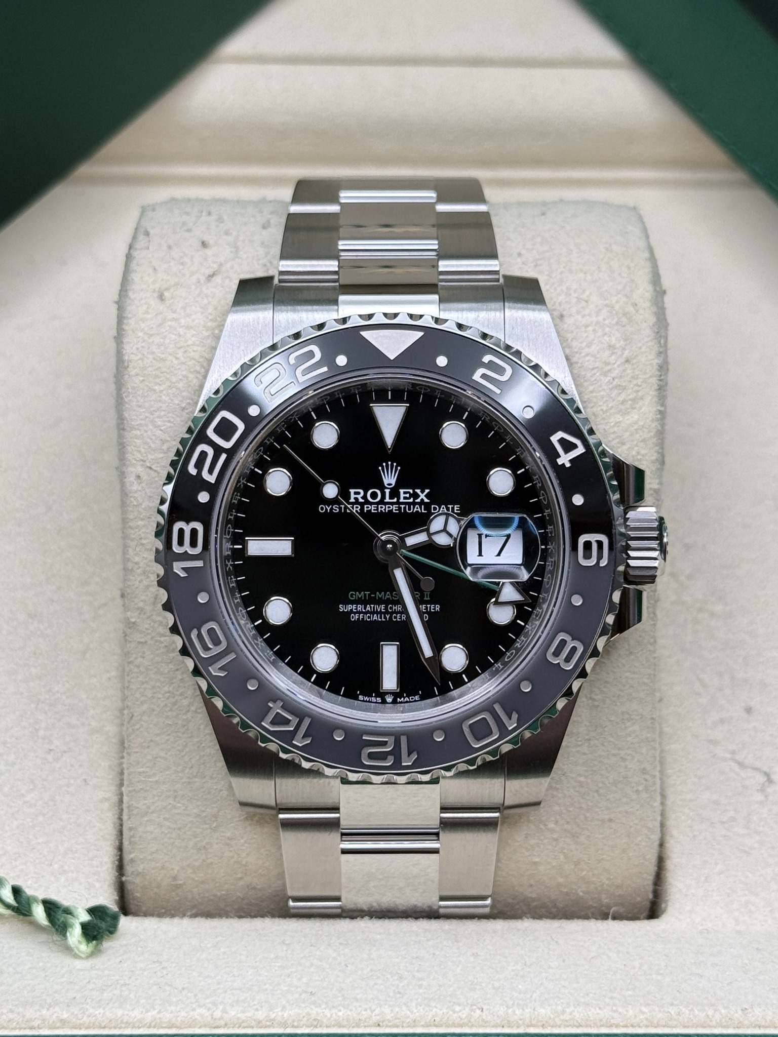 May be an image of wrist watch and text that says ' O 4 ROLEX LEX OYS OYSTS OYSTARPERPETUALDAT STR RPERPET UAL DATE 17 18 SUPER SUPERLATINE FFICIALL FFICIAL YCER ETER MES SMES 16…