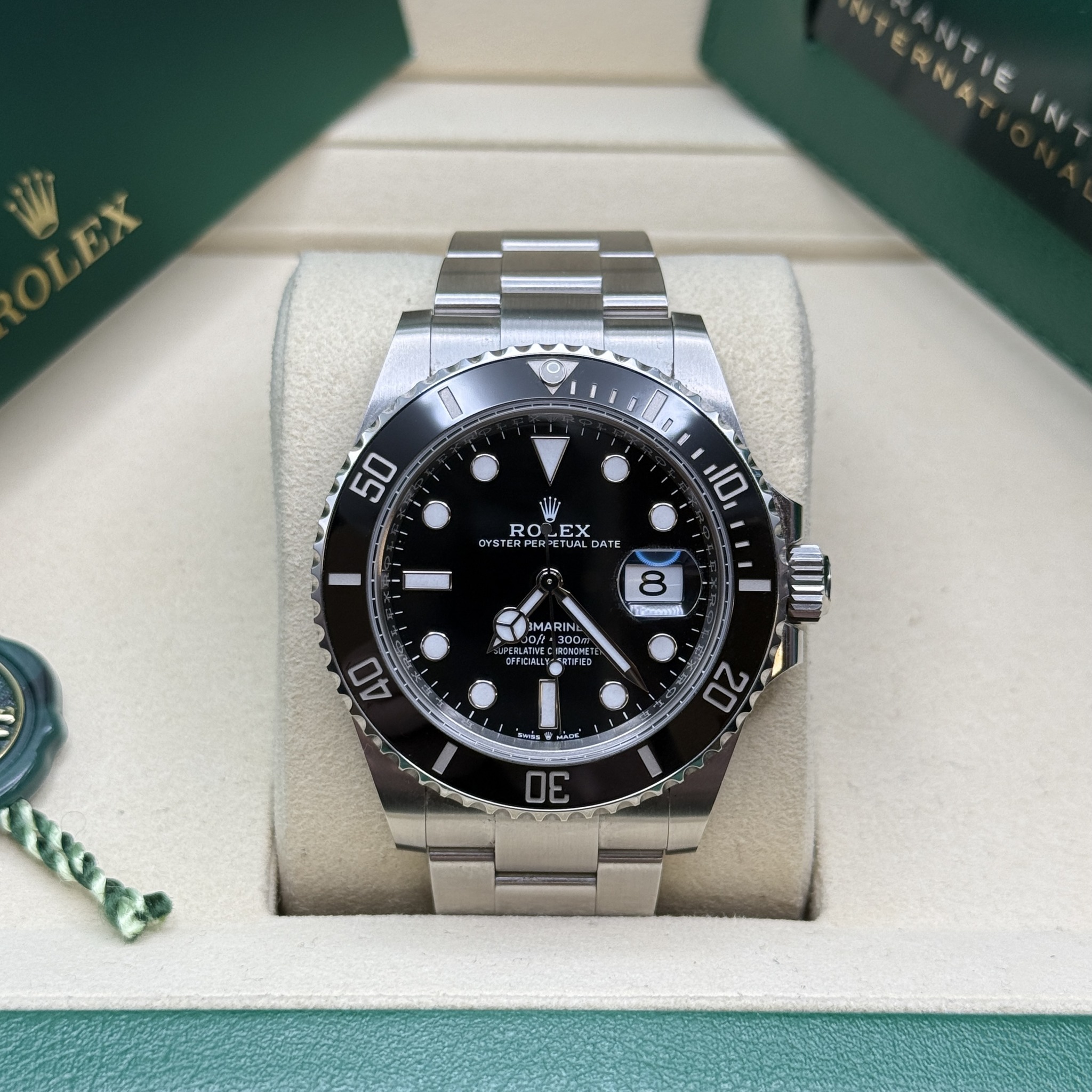 May be an image of wrist watch and text that says 'N 0 50 RO ف E EX Y CYST ERPER TUA DATE 10 I S2 MA 8 Smh FABBILY 40 20 30'