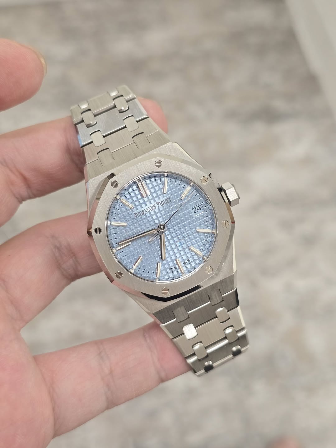 May be an image of wrist watch and text that says 'Cit የገሪሀሁንች UDEMARS ARS 24 A'