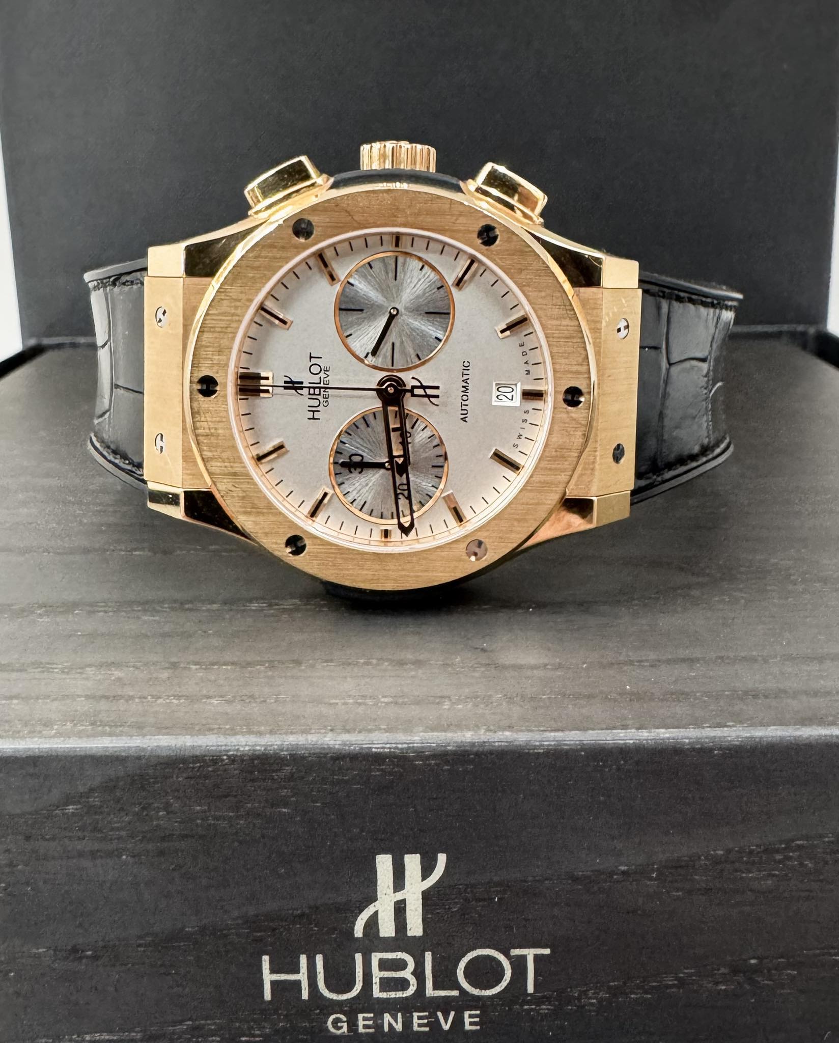 May be an image of wrist watch and text that says 'B ل M أم ١ AUTOMATIC 20 บน Hymbo HU HUEL G UEREVE 니대트 I I HUBLOT ENEVE'