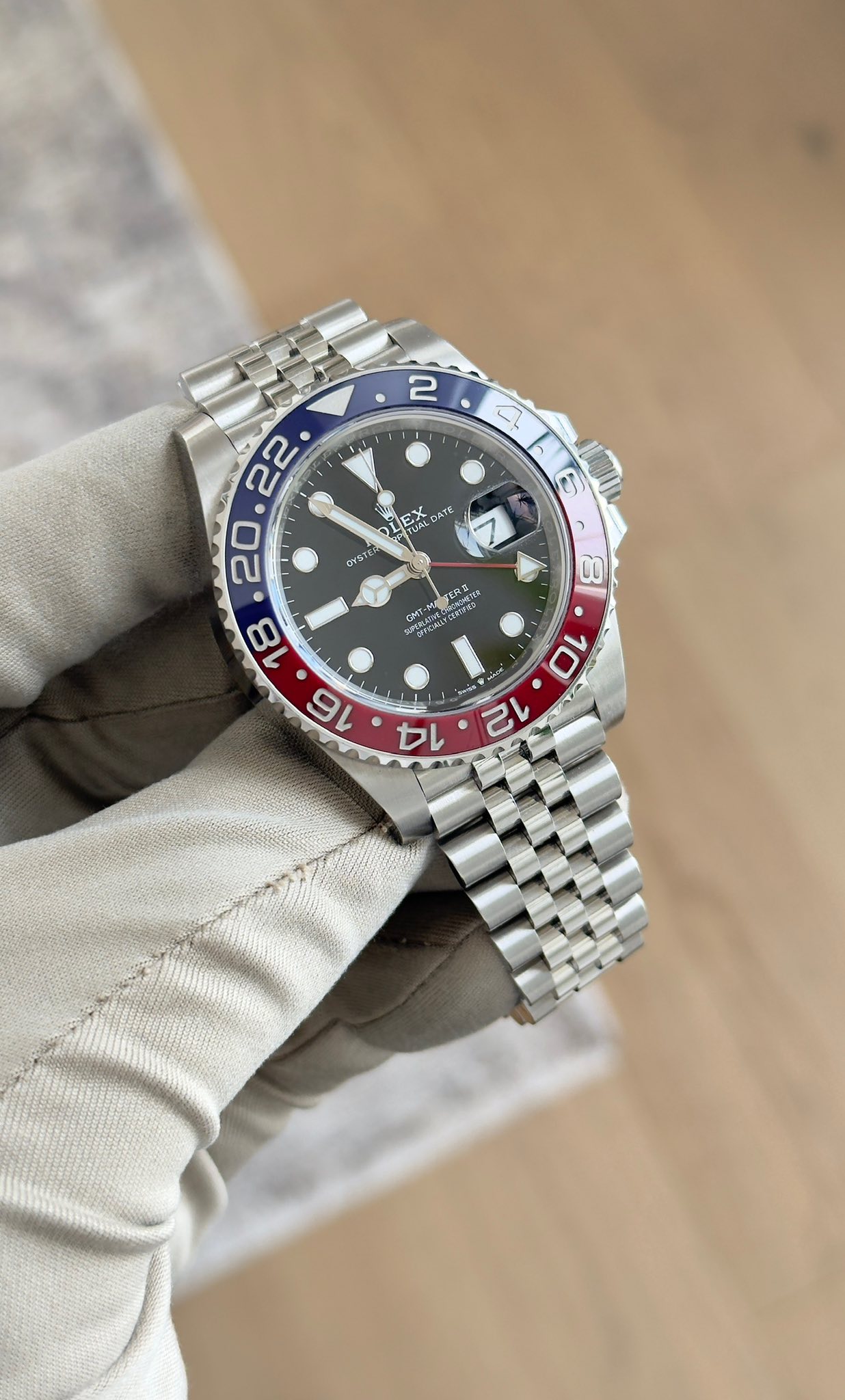 May be an image of wrist watch and text that says '0 2 11 6 C LEX OA ATE PTUAL TUAL EX OYSTE CMT- 8 10 V 14'
