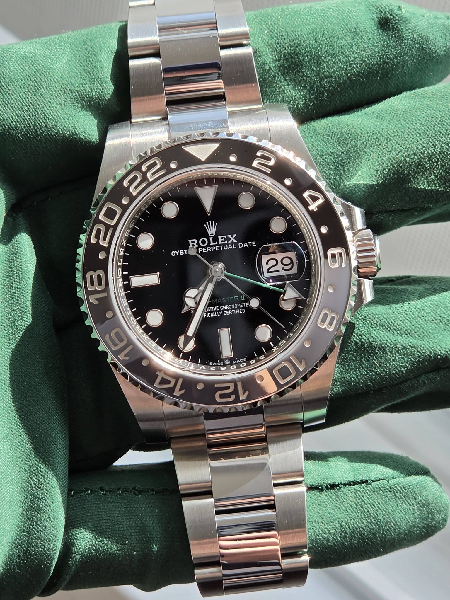 May be an image of wrist watch and text that says '2 22 2 2 W ROLEX RO OYST PERPETU TUAL LEX DATE 29 8 6 ٥ CHRONOME FICIALLY YCERTFIEC I ጀድ 8 4 - - * '
