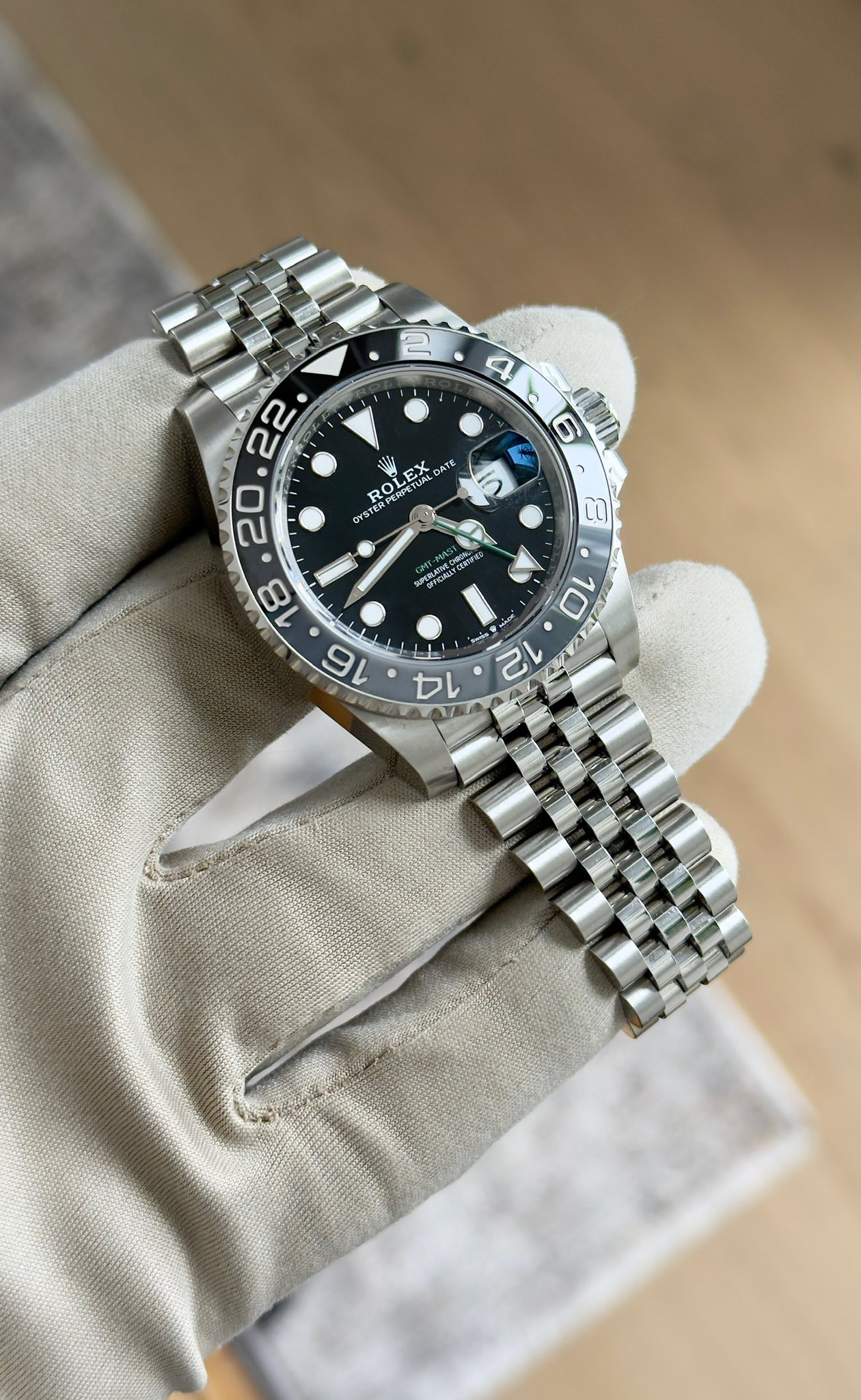 May be an image of wrist watch and text that says '2 4 4 6 TNTA RO STERPE REA DATE S ROL PET SPORLYC YCR 10 12 14'