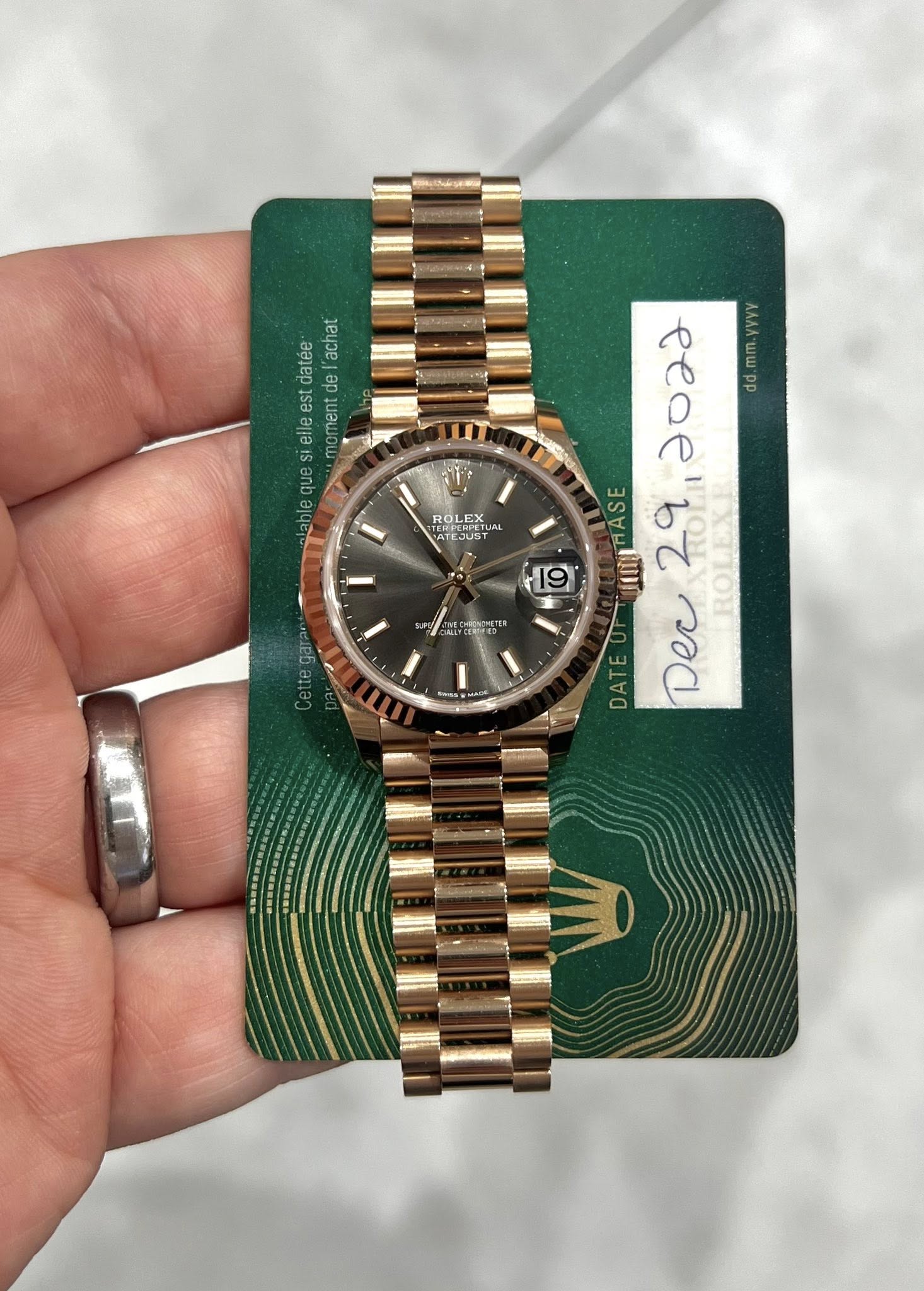 May be an image of wrist watch and text that says 'aep 8 လှ euжB sa elle ㅍ en 5 nb a ROLEX LE ROL TEJUST ct JUST ১০১১ mm.yvv HASE ድ! 29,2022 dd.mm.vvv dd 29 DATE Dec 19 1…