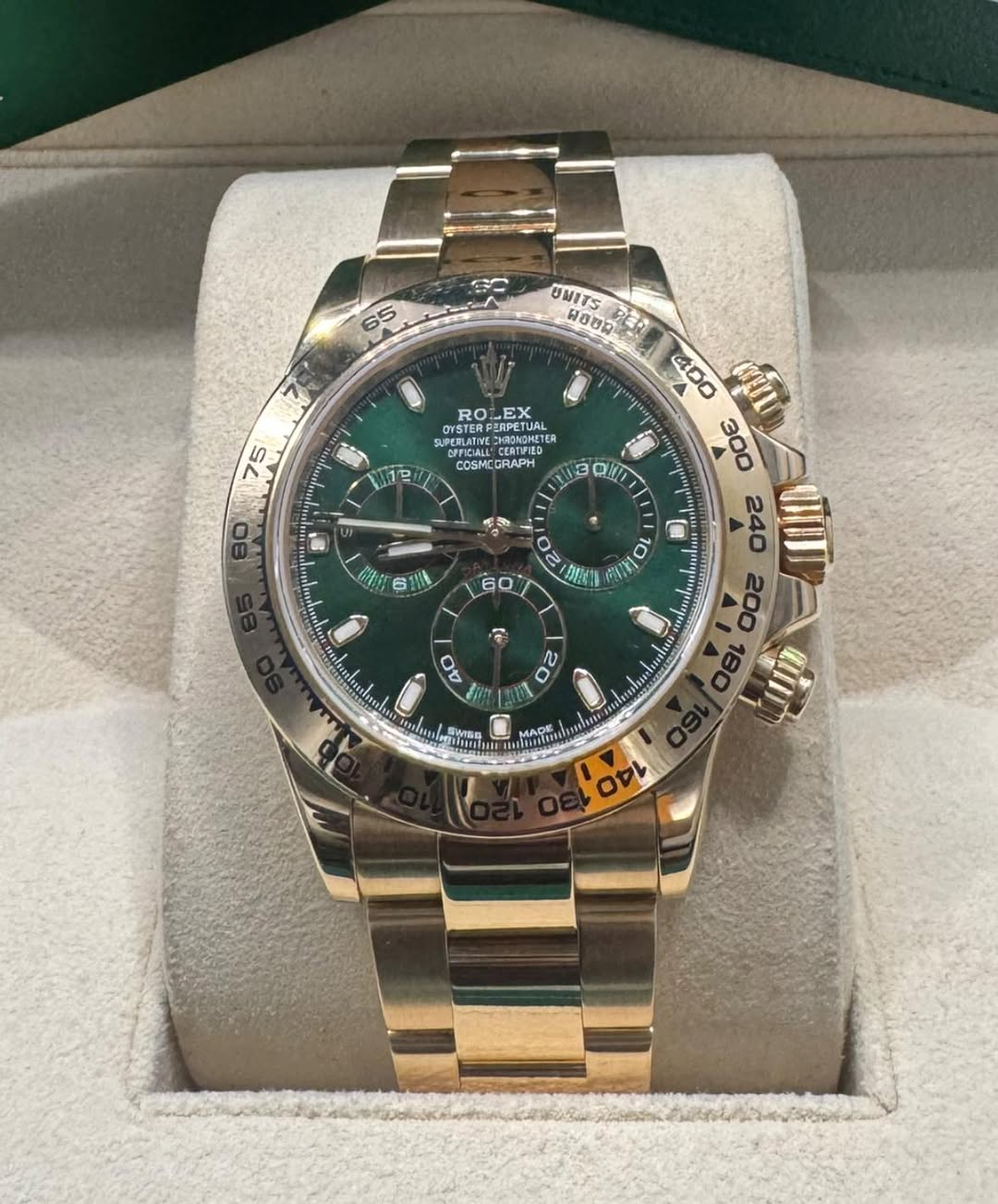 May be an image of wrist watch and text that says '65 RO ROLEX SUPERLATIE OYSTERPSIPET OTSTERP OYSTERP EИAb SE HESE NEONDHETE SUPERLATIVE SERICIALL OFFICIALL CEATIFIED COSMC…