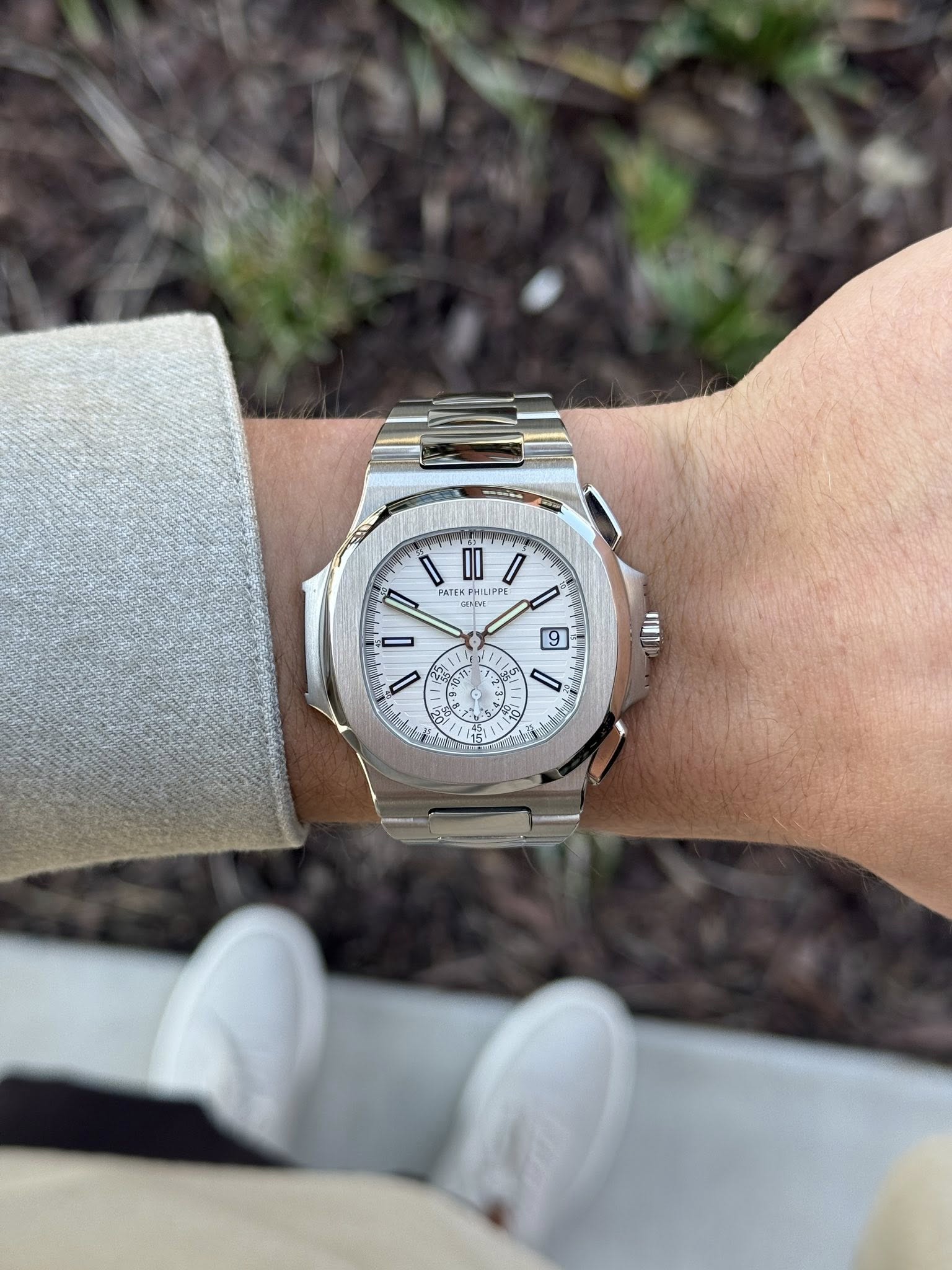 May be an image of wrist watch and text that says '0 I II ASUT PATEK PATEK.PHILA TLKPHILPPE HLAPI KPHILIPP GONEVE ١ 9 11 A שזי I M'