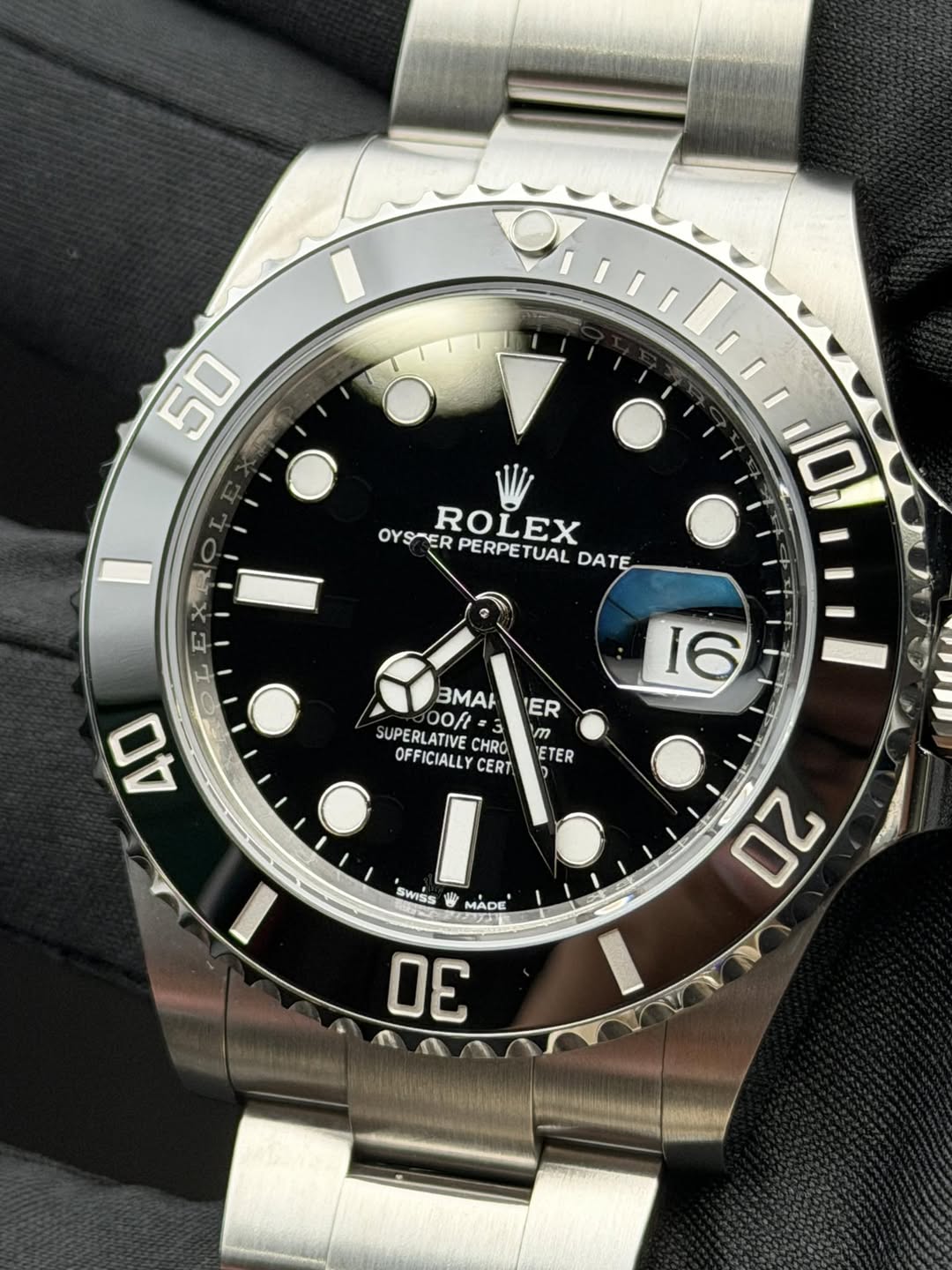May be an image of wrist watch and text that says '50 OY OYSTER ROLEX PERPETUAL STERPERPETUAL TUAL DATE 大卓 ካን 10 ER 16 40 'ETER TER BMAH 00ft SUPERLATIVE SUPER OFFICIALLY CHRO CERT…
