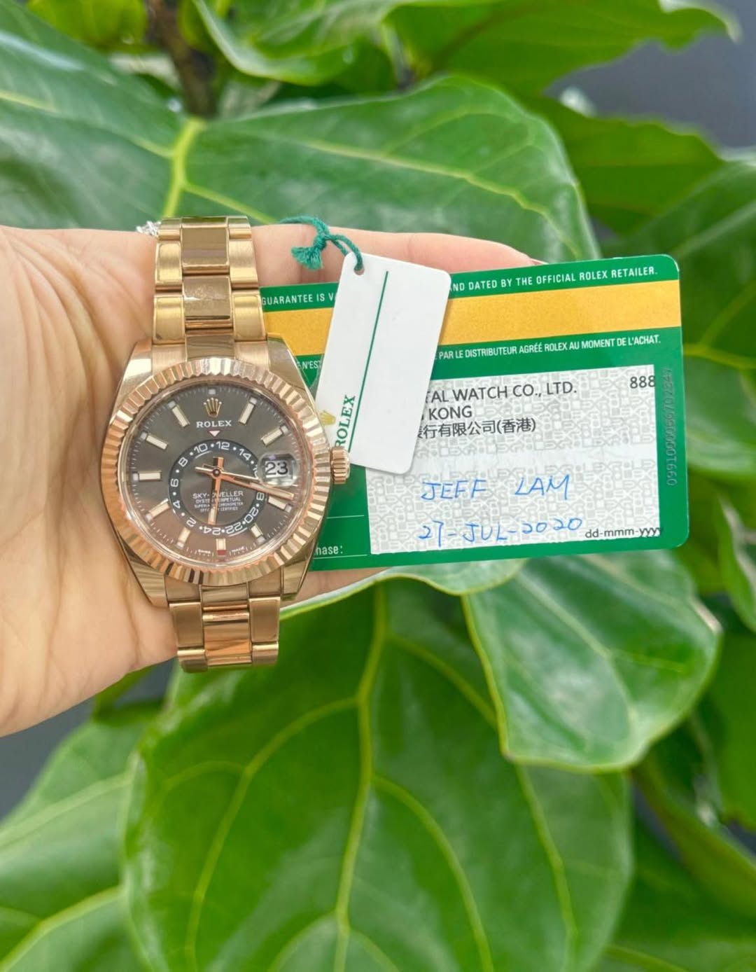 May be an image of wrist watch and text that says 'GUARANTEE S ND DATED BY THE OFFICIAL ROLEX RETAILER. NES PAR EUR AGRÉE ROLEX ROLEX MOMENT DEL L'ACHAT WAT CO.,LTD.…