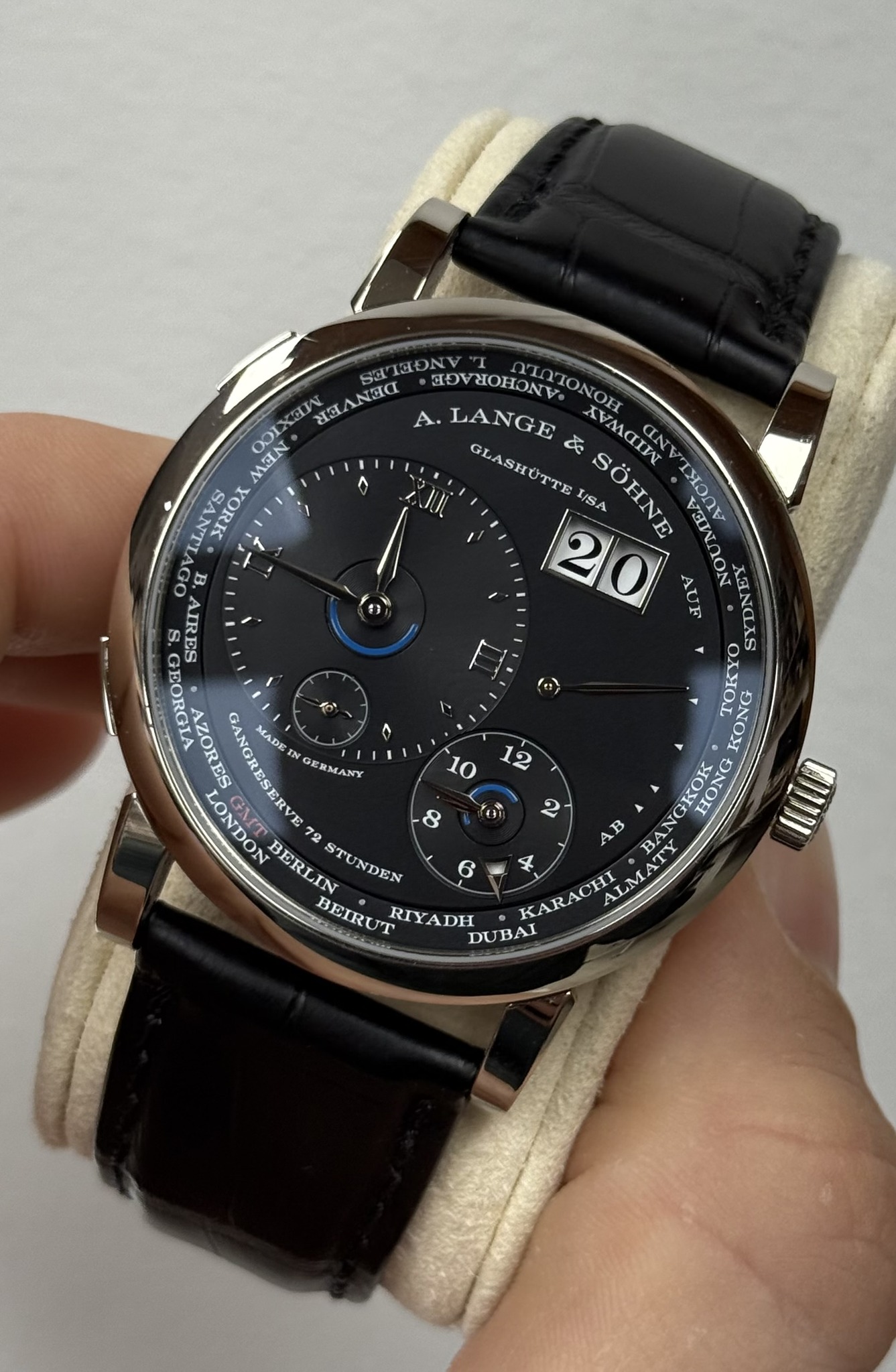 May be an image of wrist watch and text that says '131 EDNV DAMAMANA HONK ΩΝΟΡ ম OOD M A. LANGE GLASHUTTE ЛyMCTИ VOLoTias SVN KOX ISA SÖHNE αΝν KKKKK E 20 AUF ه NON AIRES…