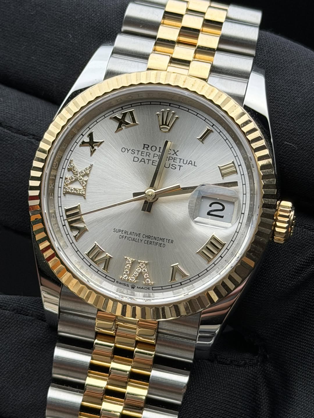 May be an image of wrist watch and text that says 'X I ROL EX DATE OYSTERPI PE UST PETUAL III E VIII ב SUPERLATIVE SUPERLATIVE.CHRONOMETER CERTIFIED CHRONOMETER VII 夏 下パいス 0。…
