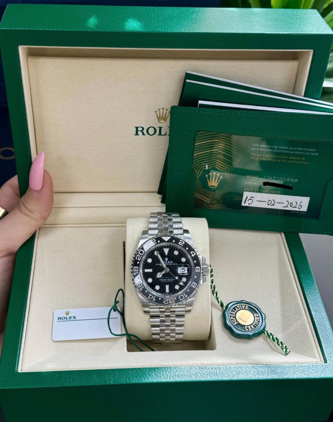 May be an image of wrist watch and text that says 'W ROL Cetasaa SERIAL LE 15 م 6 ഗ in 14 CL 00 ROLEX RLATIVE C CE LFTE'
