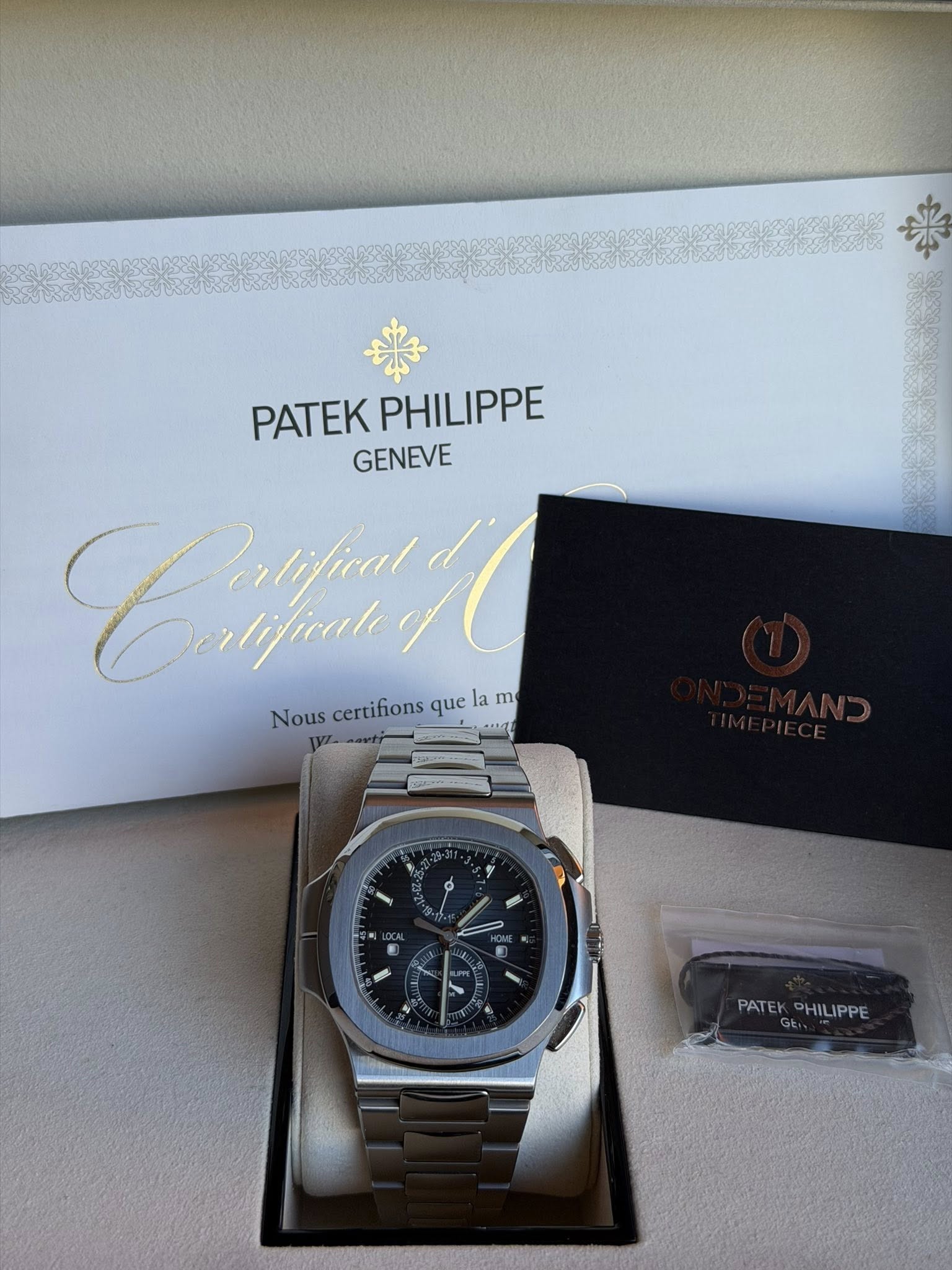 May be an image of wrist watch and text that says 'PATEKPHILIPPE PATEK PHILIPPE GENEVE Crfnd ntifical Derlificate la m Nous certifions que 주 PATEK PATEKOHILIPPE PHILIPPE'