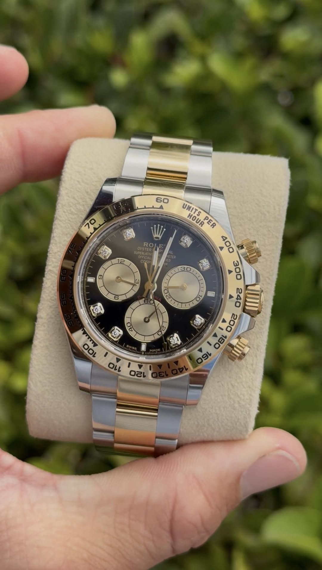 May be an image of wrist watch and text that says ' ت K UNITS HOUR PER 400 PI 300 240 A 10II AI 0 עש) G1 D 11L 0 20'
