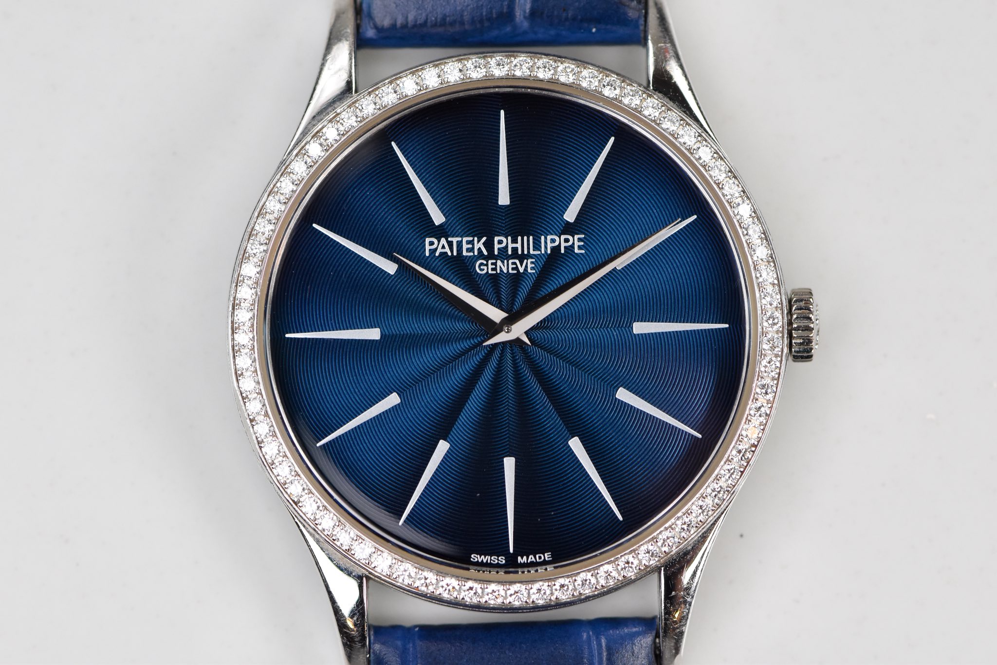 May be an image of wrist watch and text that says 'PATEK PATEKPHILIPPE PHILIPPE GENEVE CUCOO ハ SWISS SWISSMADE MADE'