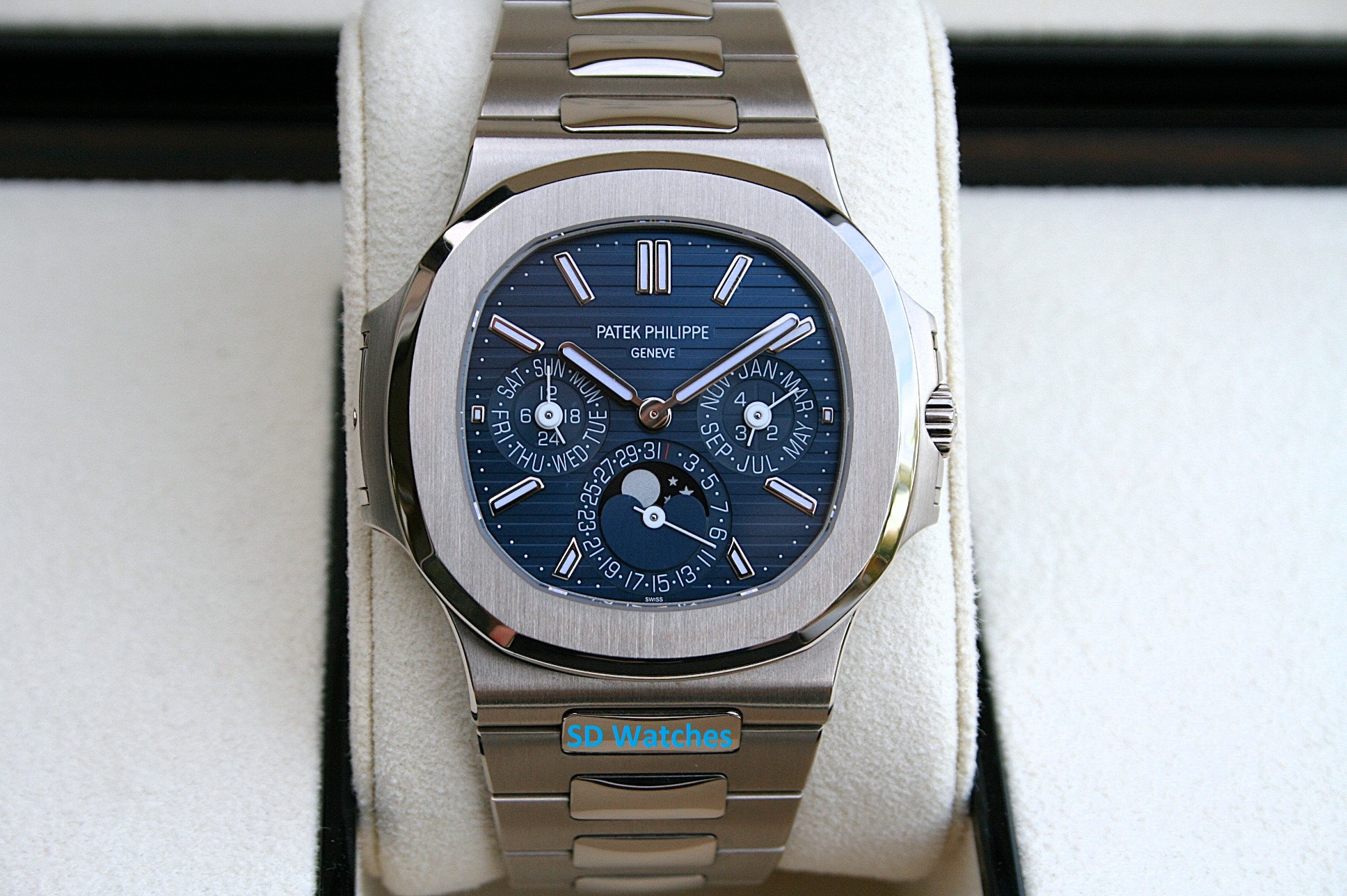 May be an image of wrist watch and text that says 'PATEK PATEKPHILIPPE PHIL IPPE GENEVE JAN 8 24 ที ก U م A JUL S တ . D 7.15 3 SD Watches'