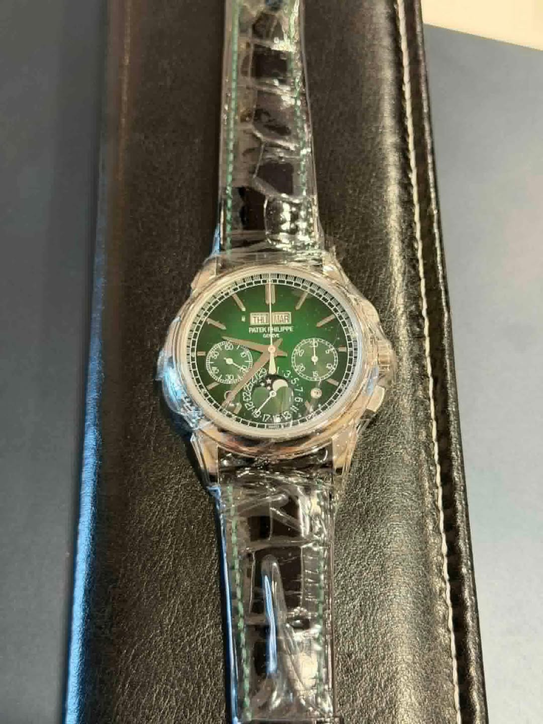 May be an image of wrist watch and text that says 'THE IMA PATEK PHIU LIPE EVE 6 X ይማ 5 u À PA H و ? . ማ 5 U و 1 အ ท้ 0- 7 ل'