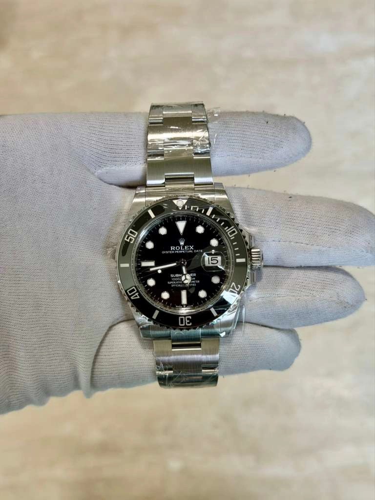 May be an image of wrist watch and text that says '50 ROLEX 10, 螣'