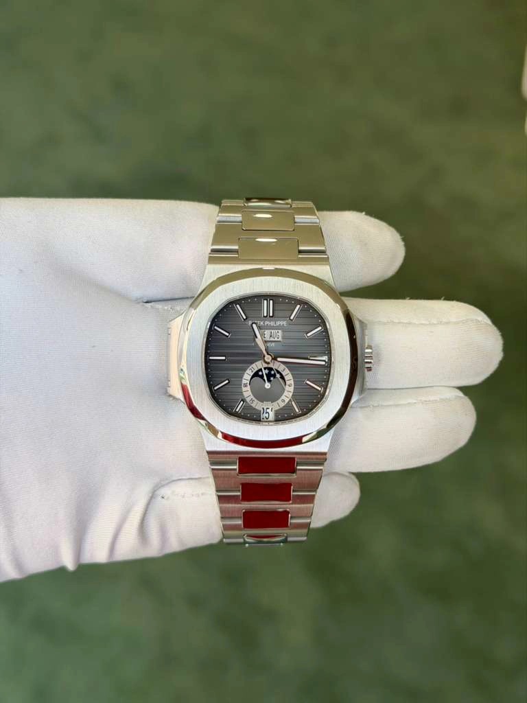 May be an image of wrist watch and text that says 'KPHILIPPE bd EAUG - ল 1 I 1 - 1 s F'