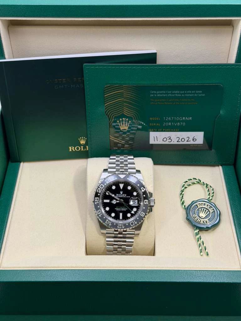 May be an image of wrist watch and text that says 'W ROLI ROLE = o 6 6 TmI 8 10 12 釐曖墺釅夺姇 ROJO GENEVE NEVE'