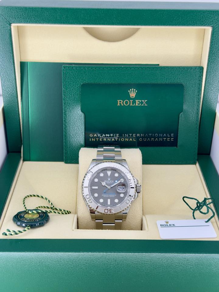May be an image of wrist watch and text that says 'ROLEX GARANTIE INTERN INTERNATIONALGUARAR GARANFIEINTERNATIONALE Ρ TIONALE INTERNAT IONAL GUARANTE ROLEX ROLEX A နပ်ပာ် ن 29…