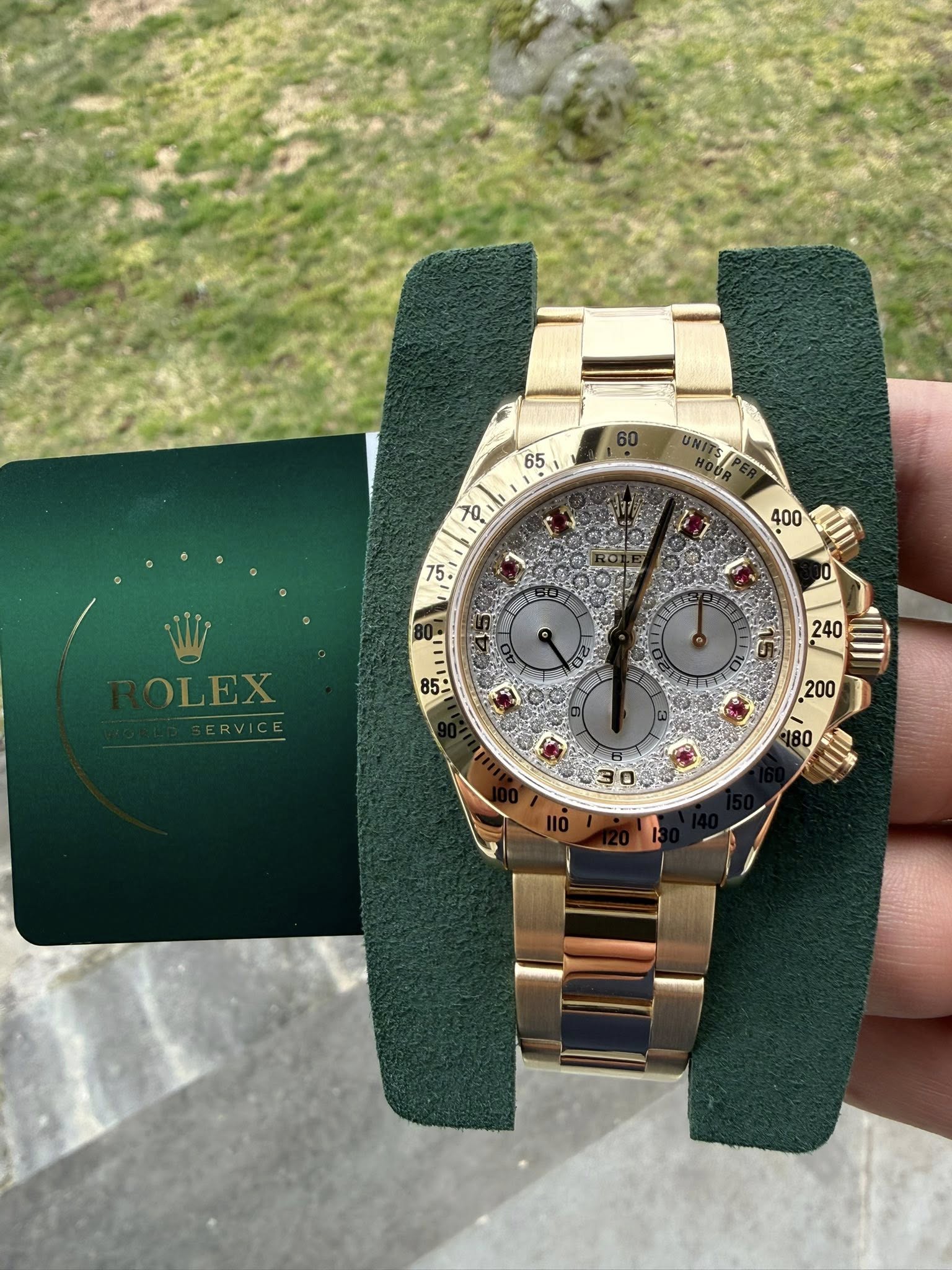 May be an image of wrist watch and text that says '65 T0 75. 400 สน W OLEX 85 8ン W 180'