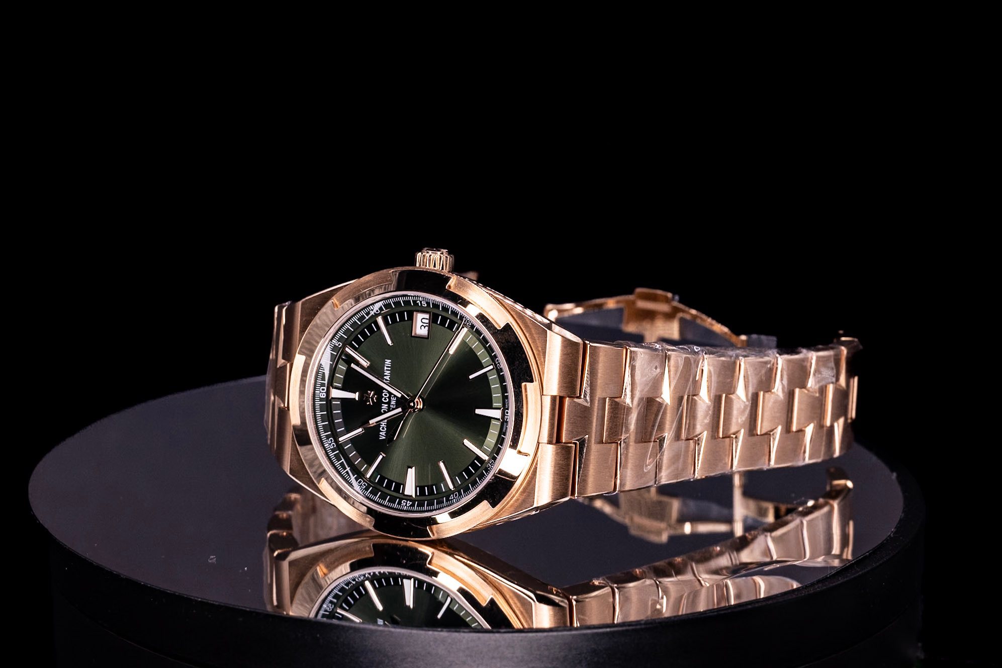 May be an image of wrist watch and text that says 'Sam g 1 15 T3V ANTIN 福 80 ١ 551 10'