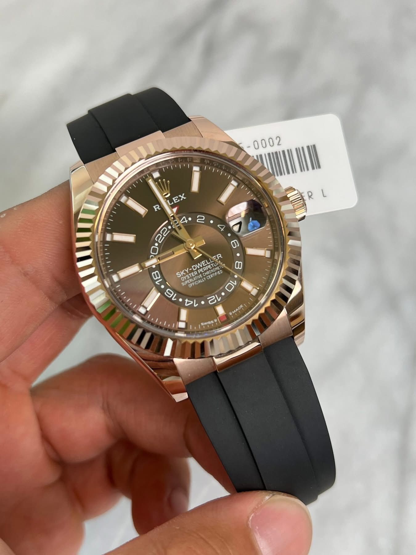 May be an image of wrist watch and text that says '1' ויויוי 0002 PUPES EX R R • 4 6 B ER RPETU PETU 18 SKY-DWELL CERTIE an OYSTERPE OYSTESDE PERLATIMECH STERPERP い0 16 Ο' ง MAP…
