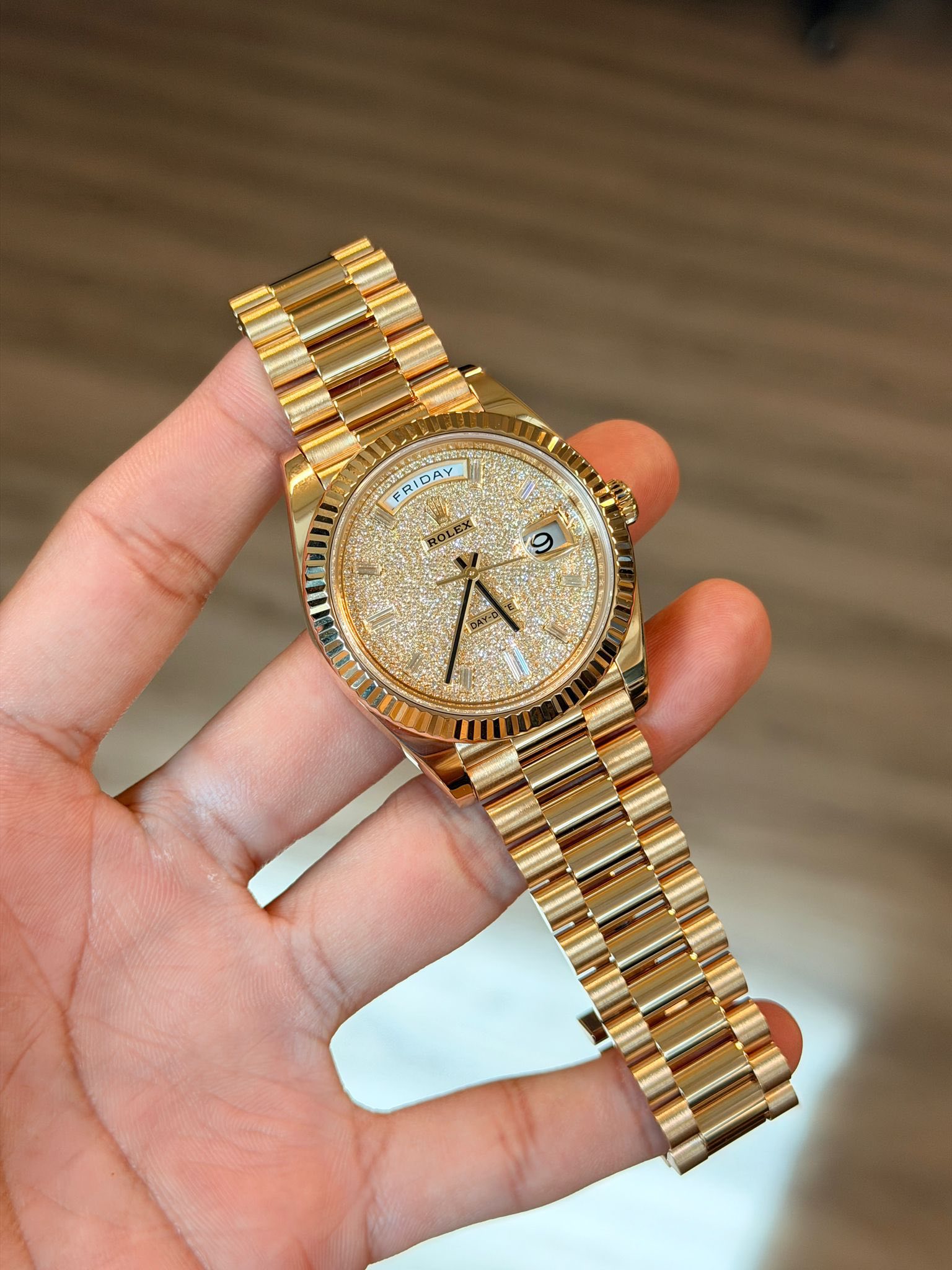 May be an image of wrist watch and text that says 'FRIDAY 9'
