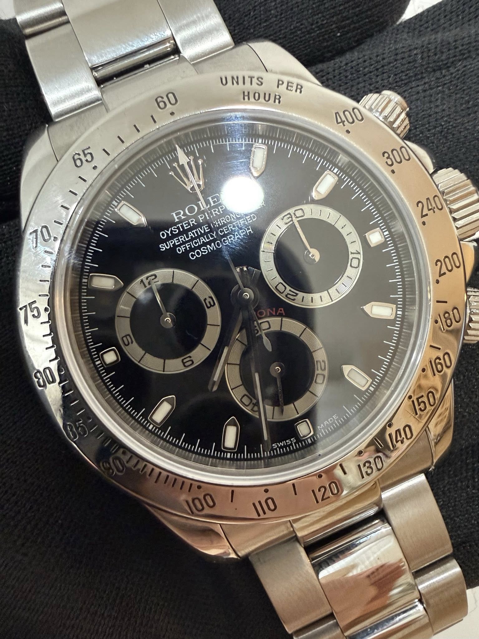 May be an image of wrist watch and text that says 'UNITS PER HOUR 60 I ROLE PERP HRONG OYSTER SUP SUPERLATIVE EA OFFICIALLY FFICIALLY COSMOGRAPH CERTSED CERFFI 토력 240 2 ه N 10…