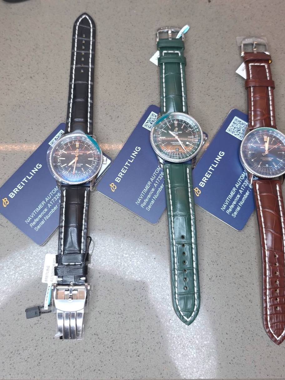 May be an image of wrist watch and text that says 'ክፊኒያ ١ 6 पी L 0 م BREITLING AUTOM 17326 お NAVITIMER Seral Kere Serial SerialNumb Number: BREITLING AUTOM KAOTOM 17326 0…