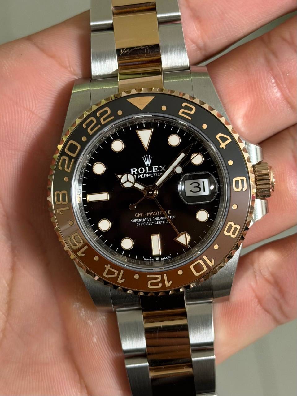 May be an image of wrist watch and text that says ' ROLE ODE P PE RPE みど 2 31 တ TER SUPERLATIVE HRON DEFICIALLYCER FFICIALLY CERTIF 7 ထ SWIs MADE ロレ n 12 16 セ は'