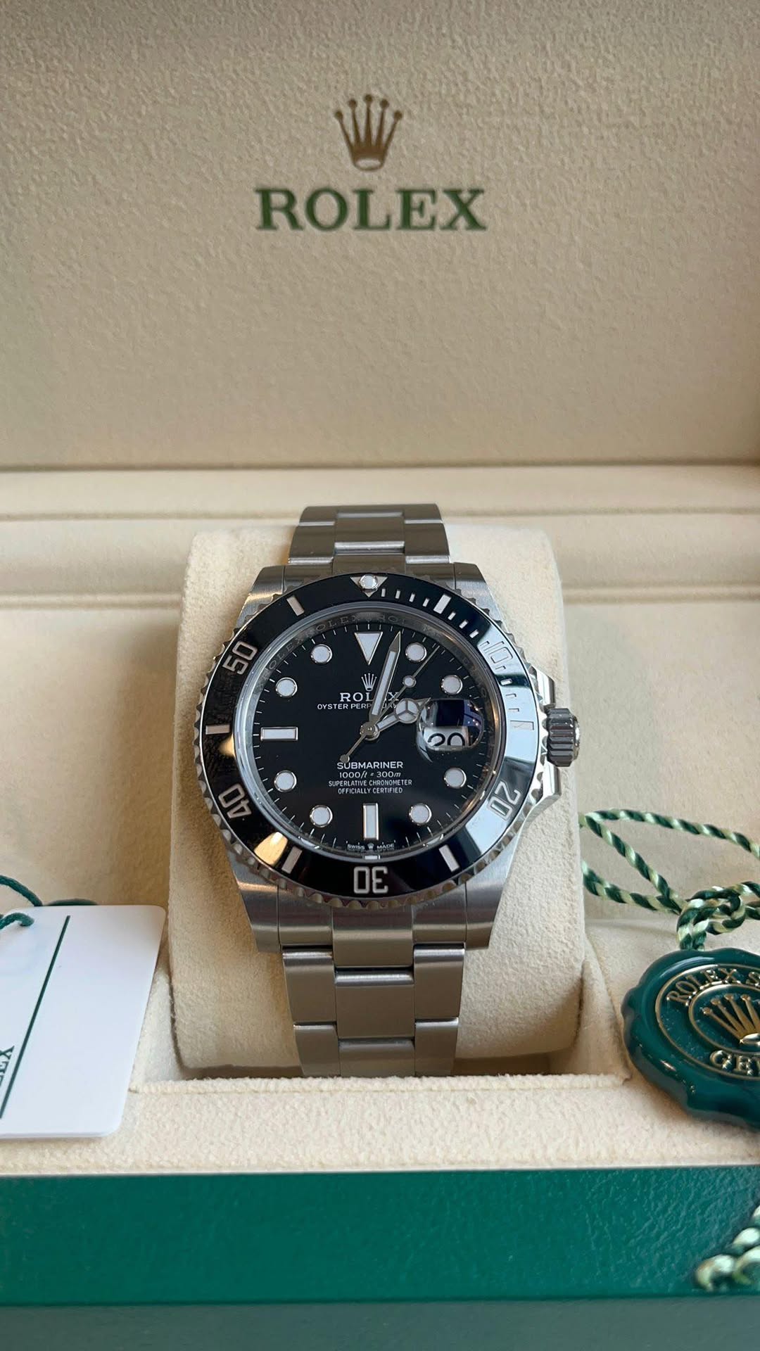 May be an image of wrist watch and text that says 'ROLEX 50 ROI oi OY DYSTERPE REn SUBMARINER הימ - OΕ'