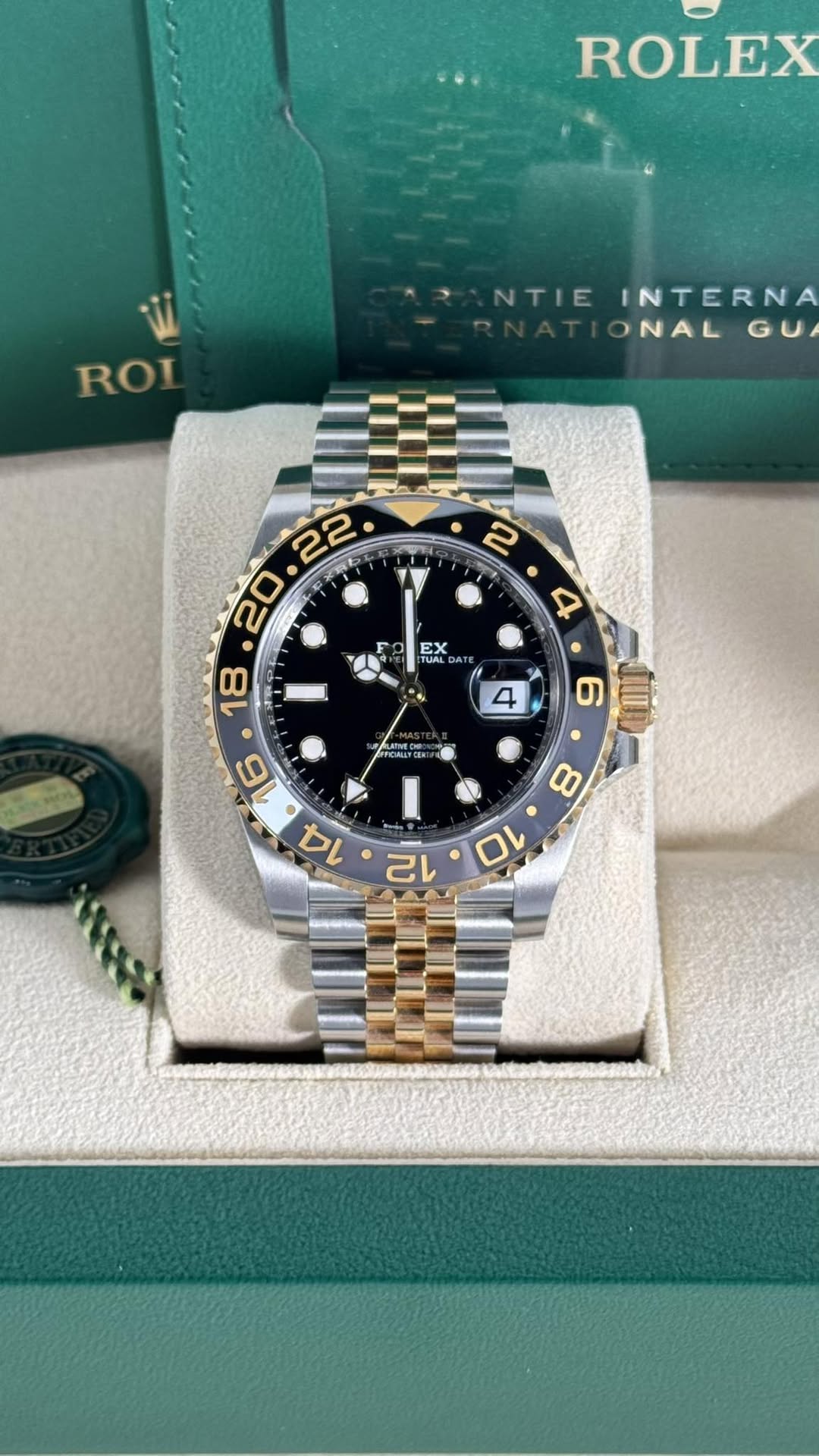 May be an image of wrist watch and text that says 'ROLEX EITNAZA NTIE ROI INTERNA NAL NALGU GU EX FX ขนด UAL DAT 6 4 6 POMIRCE '