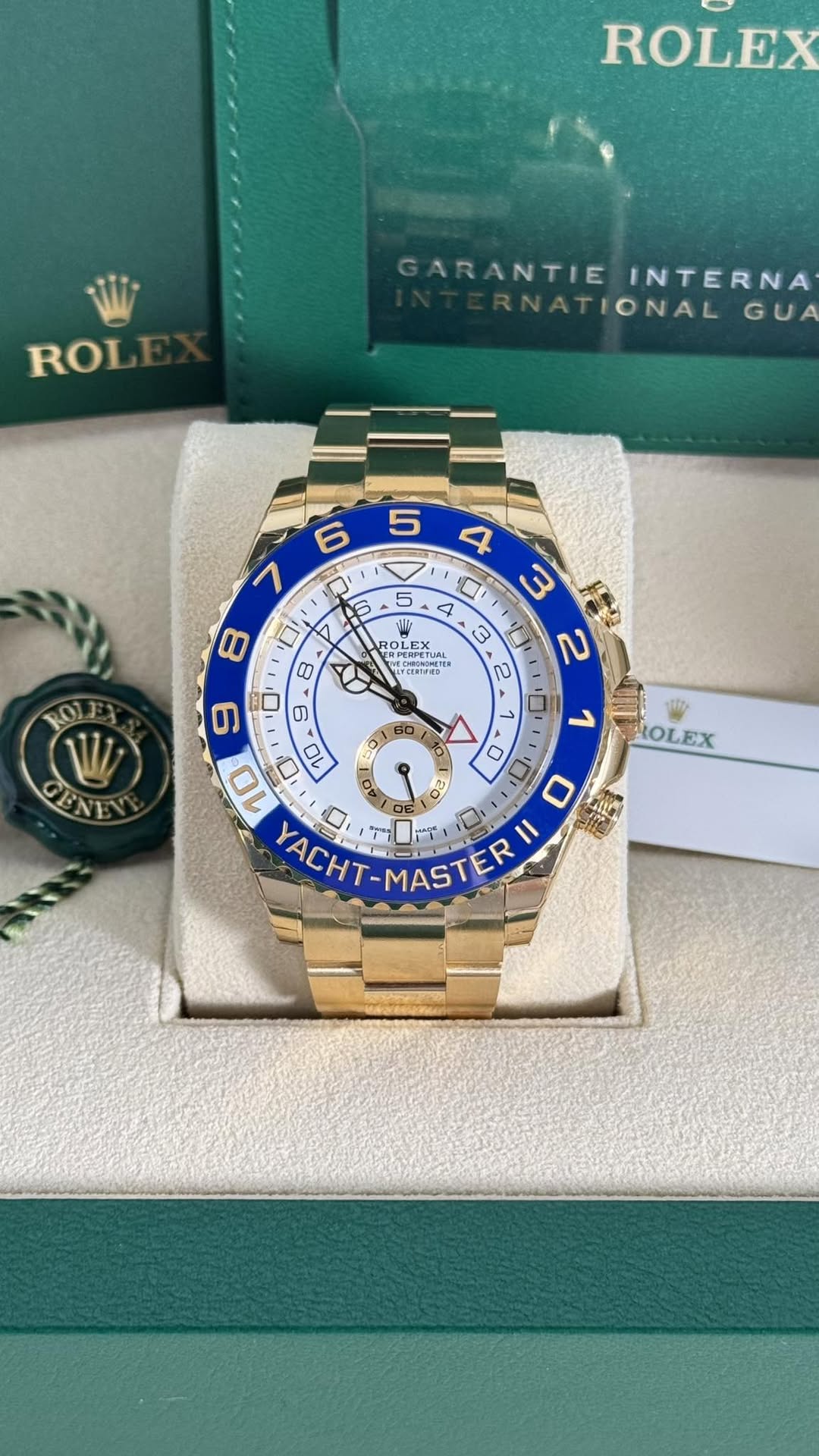 May be an image of wrist watch and text that says 'ROLEX ROL GARANTIE lg INTERNA NATIONAL GUA S UEPERPETUA PERTETVE Fetde3 CRERINCTE 10 2 0 9 口 םי 9 10 O 10 I 1 GE 7 አ 10 ٥ កី…