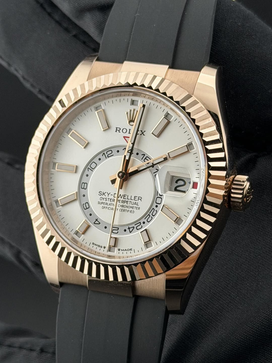 May be an image of wrist watch and text that says 'x יויוי ליויוי D ROI I 12 10 8 1F 0 OYSTER SKY-CWELLER SKY-[ WELLER SUPERLATE PERPETUAL CHOONGEAL RPETUAL FFICIA CEPTICETE…
