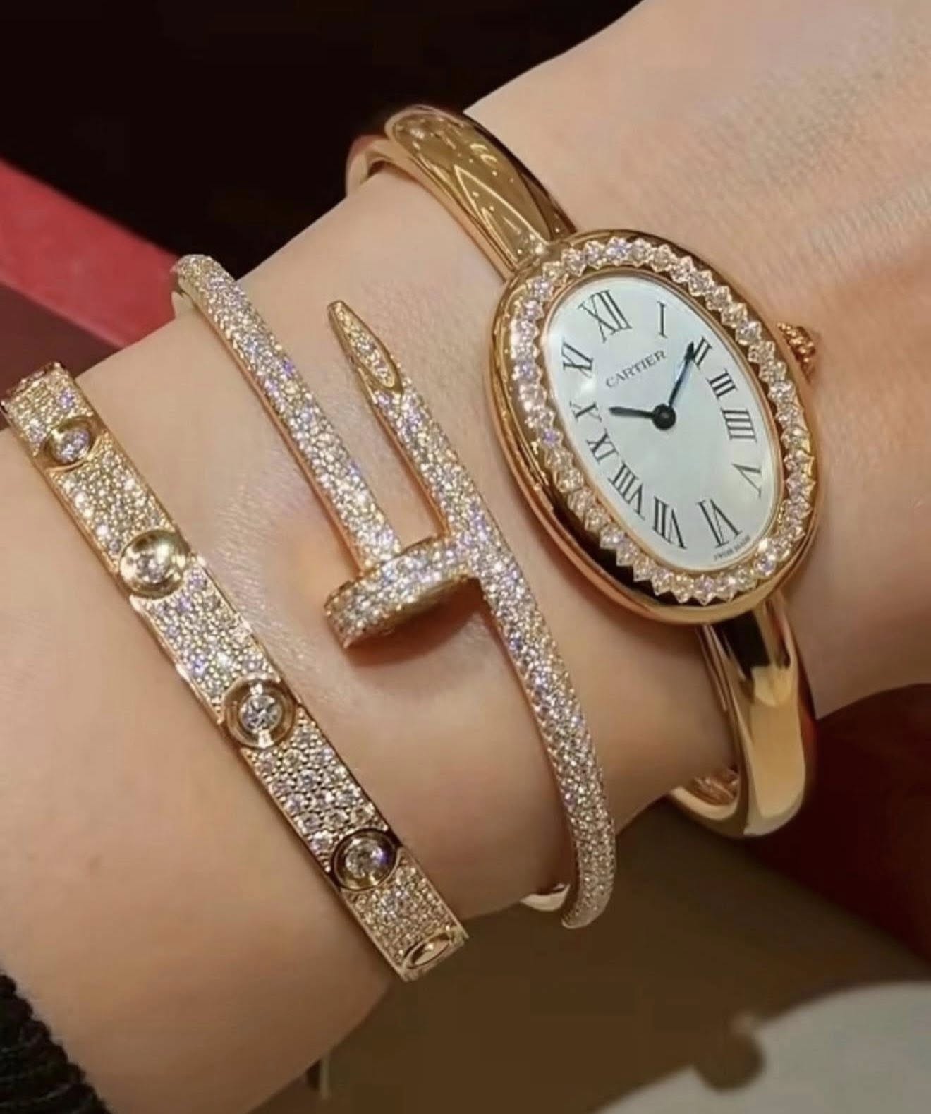May be an image of jewelry, wrist watch and text that says 'XII V7 CARTIER II III X IX III VIVIII VII II И L'