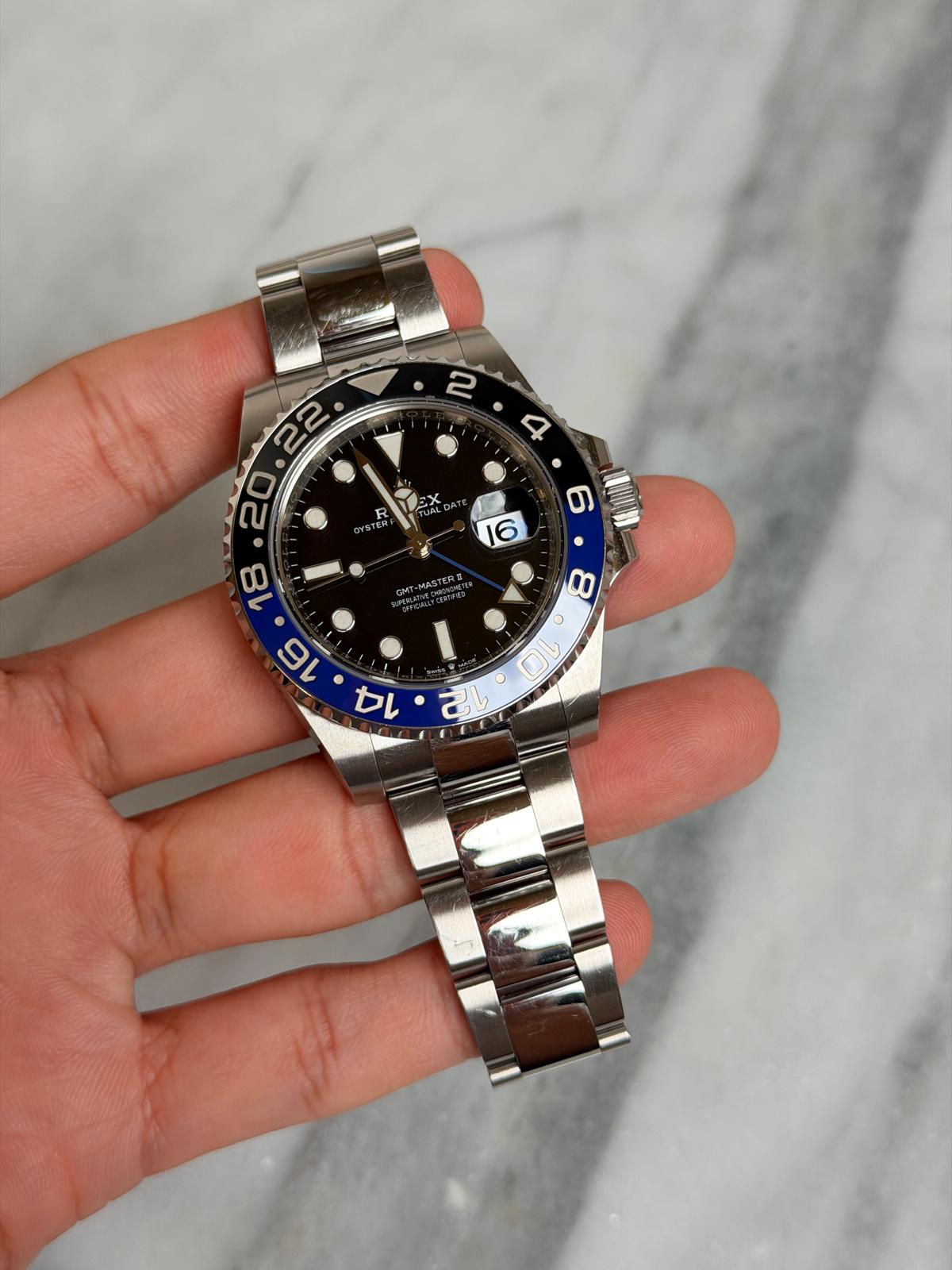 May be an image of wrist watch and text that says 'Aлe をR 代 R 16 T-MASTER 16 00 ٥ D باج'