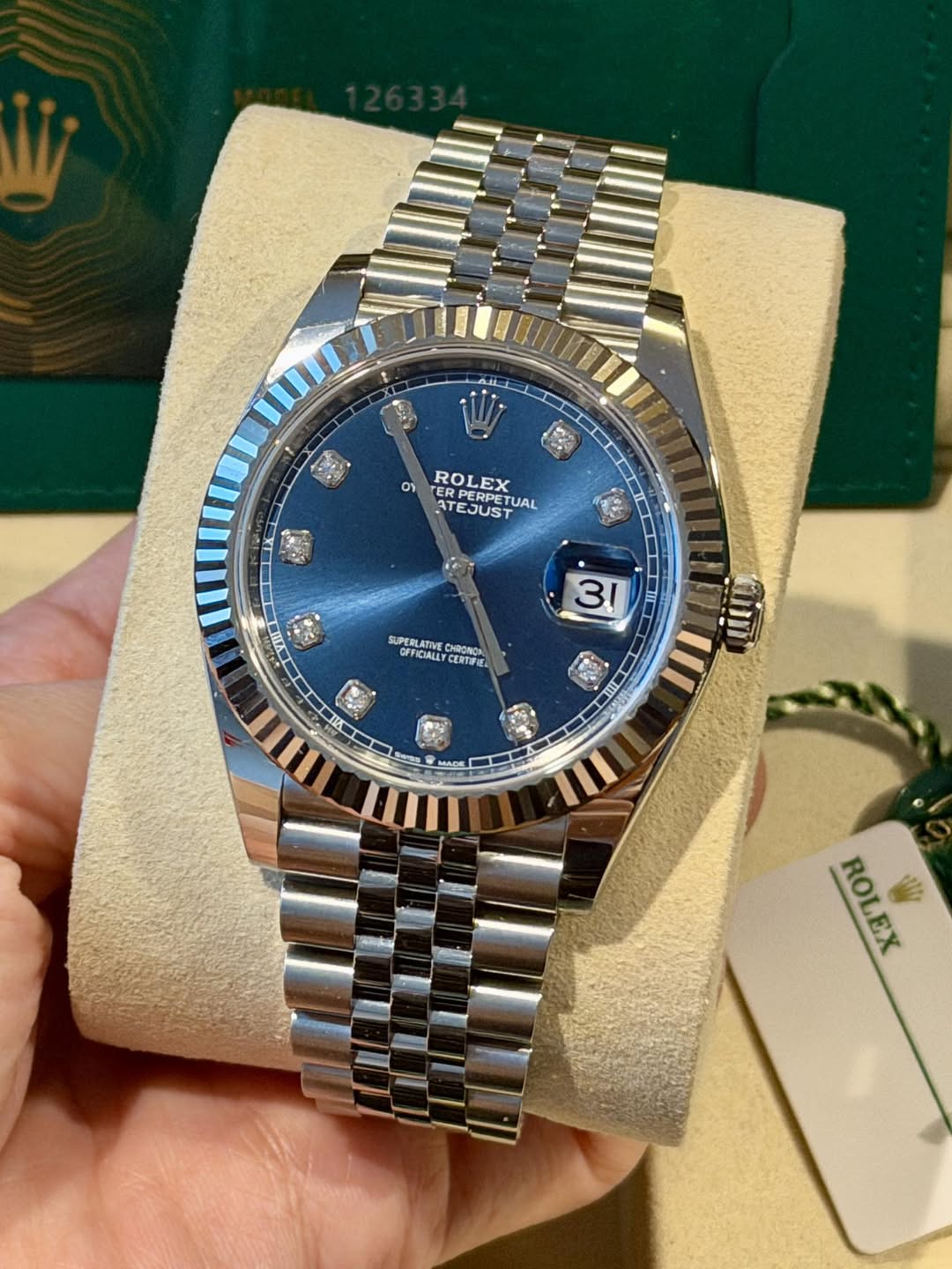 May be an image of wrist watch and text that says 'W 0า TERPERPE RPETUA UAL ROLEX ATEJUST ST AT EJUS K 出 SUPERLATIVE CHRONOA GFFICUALE CENTIFIE 31 ሥር I አማች MAD ROLEX'