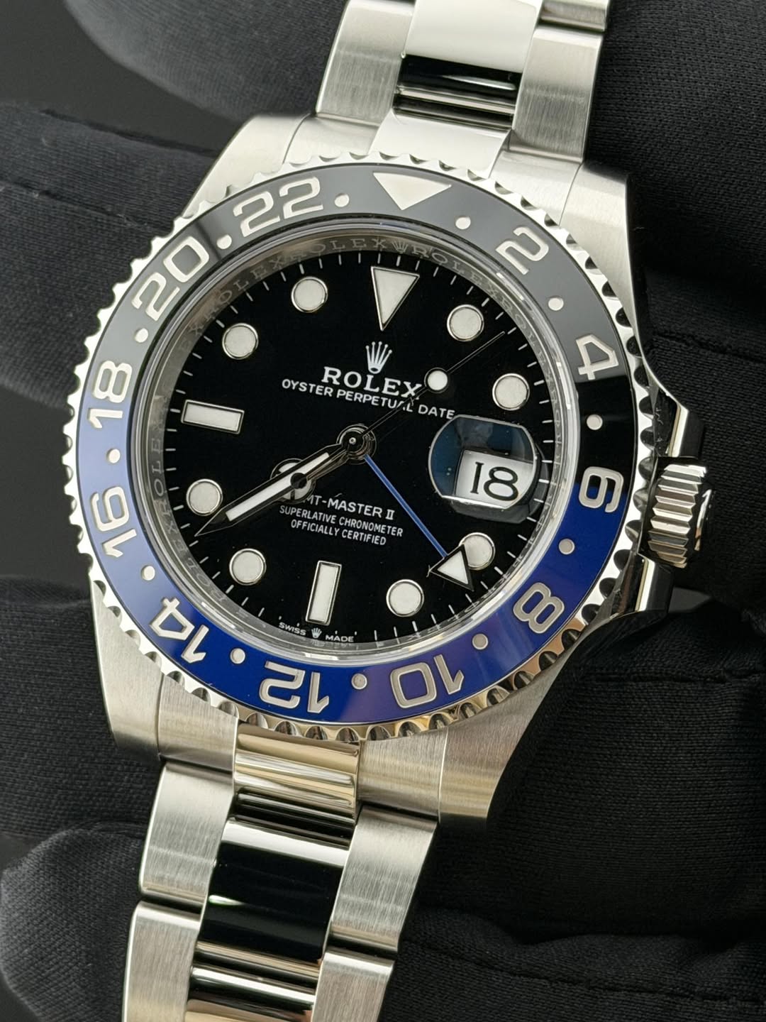 May be an image of wrist watch and text that says ' OYSTER ROLEX OYSTERPERPETU.LDATE ETUFL DATE RPE 4 18 16 PERLATIVE OFFICIALLY CERTIFIED EOLATIVECHRON -MASTER MT-MASTERI A…