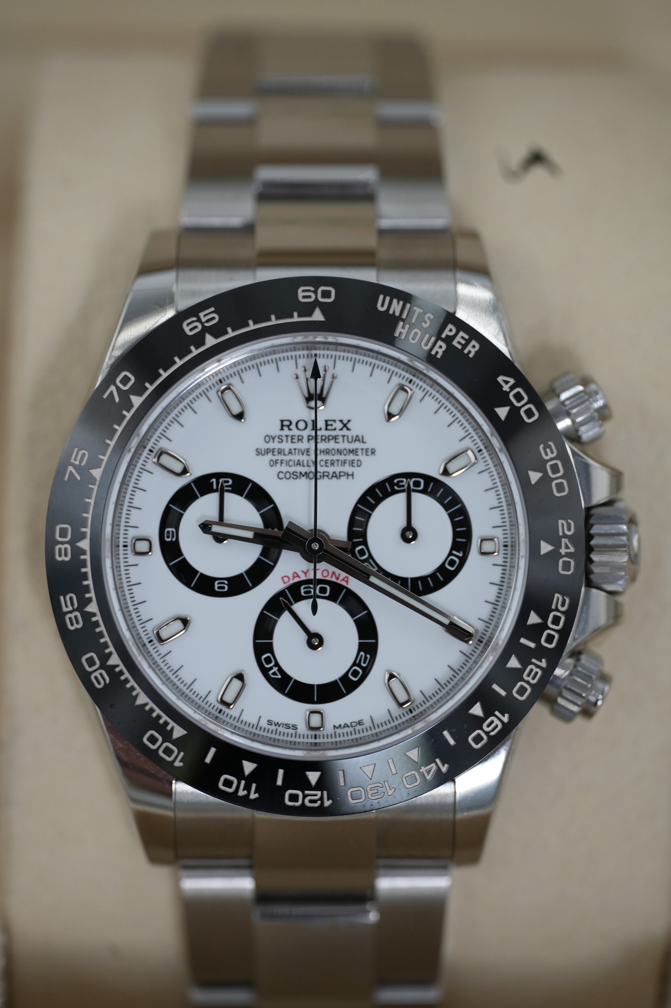 May be an image of wrist watch and text that says ' ROLEX ROI OYSTER SUPERLATIVEHRONOMETER ERPETUAL 0 SUPERLATIVE HRONOMET TER OFFICIALLY CERTIFIED COSMO COSMOGRAPH GRAPH 1/2 30…