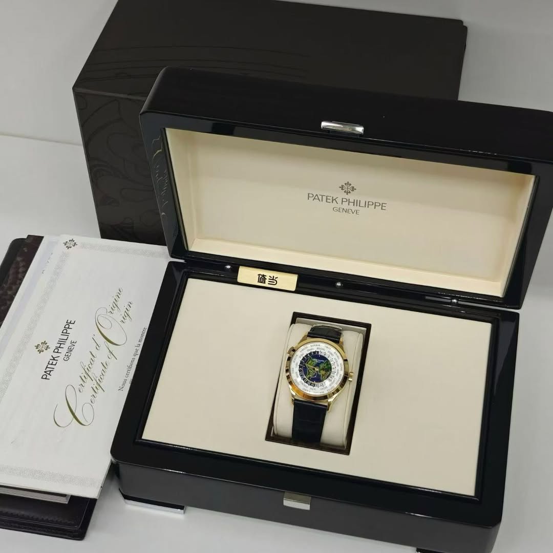 May be an image of wrist watch and text that says 'お祭 モみ PATEK PHILIPPE PATEKPHILIPPE IPPE GENEVE মর 橘当 0시 rigine rigen PHILIPPE PATEK GENELE rlifical rlifecrte NEtis'