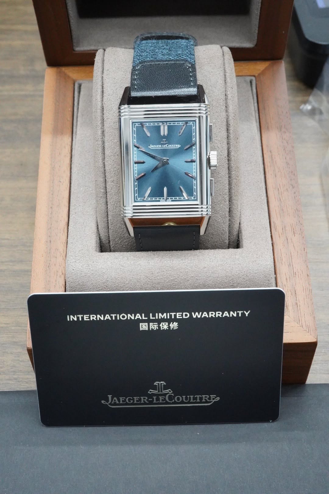 May be an image of wrist watch and text that says 'JAPEPR-LCOLERS DUETRE JAEIEFR-1 INTERNATIONAL INTERNATIONALLIMITEDWARRANTY LIMITED WARRANTY 国际保修'