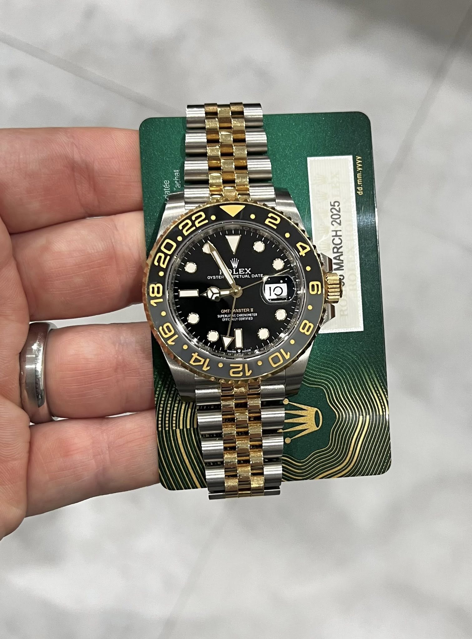 May be an image of wrist watch and text that says '루다 פשמן Beuse م dd.mm.yvyy dd nn 2025 MARCH 9 ا OYSTE LEX DATE 10 RASTERE หซใ 1'
